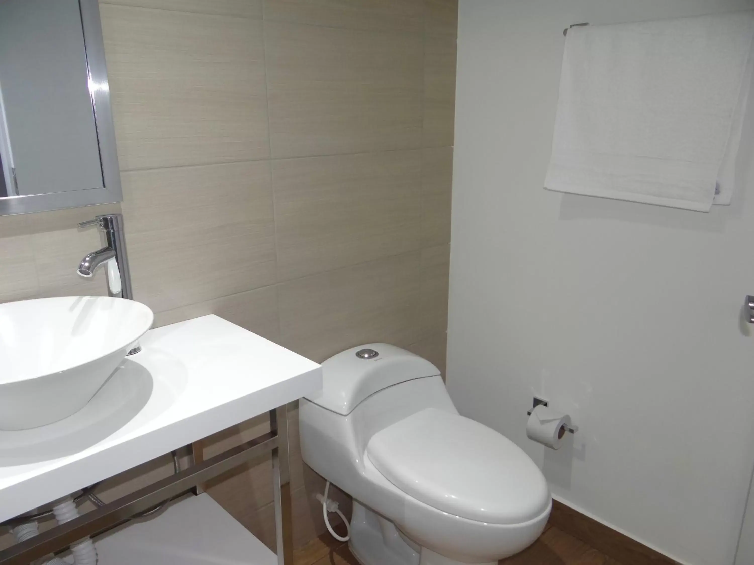 Bathroom in Wyndham Garden Cartagena