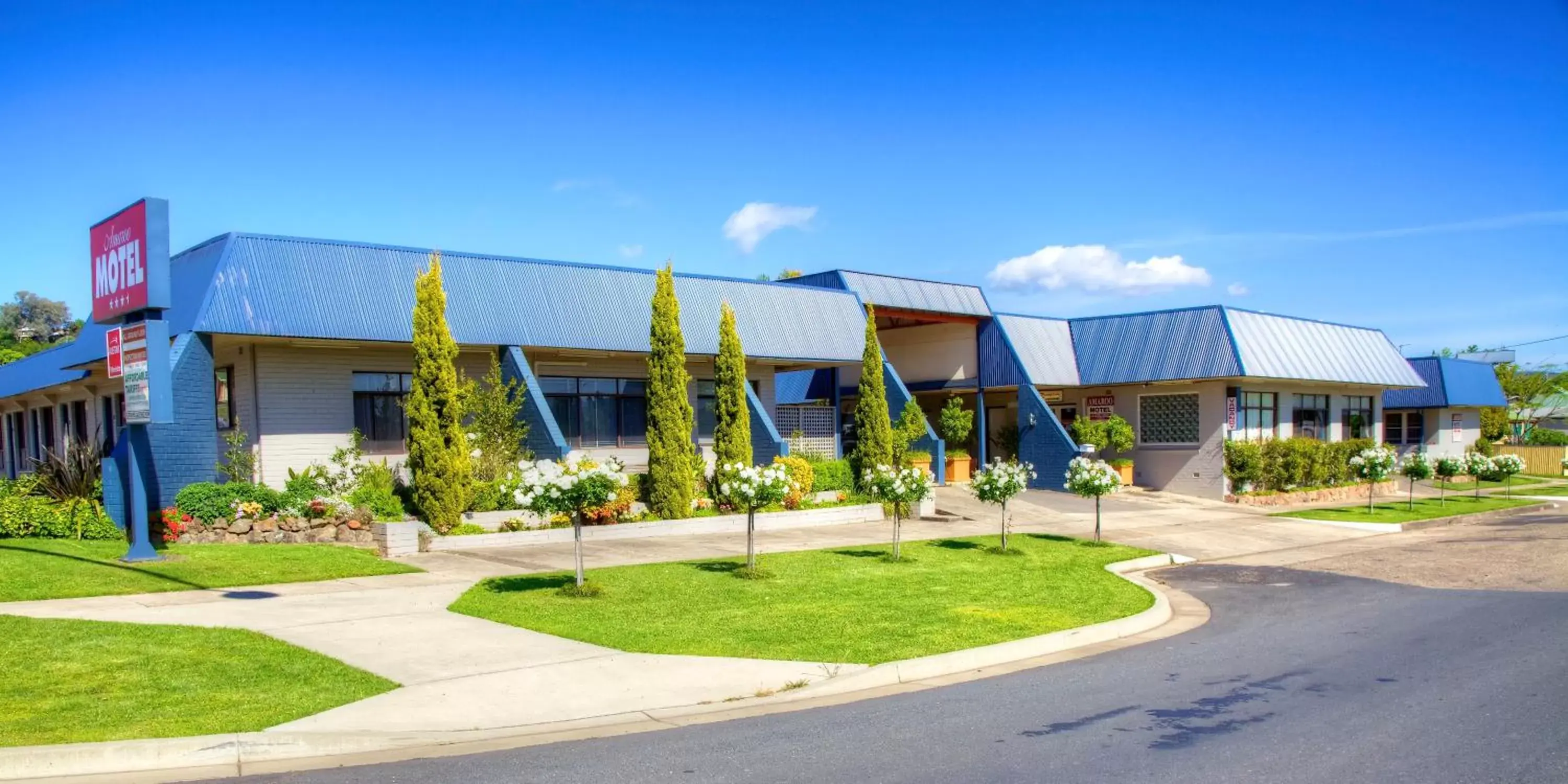 Facade/entrance, Property Building in Amaroo Motel