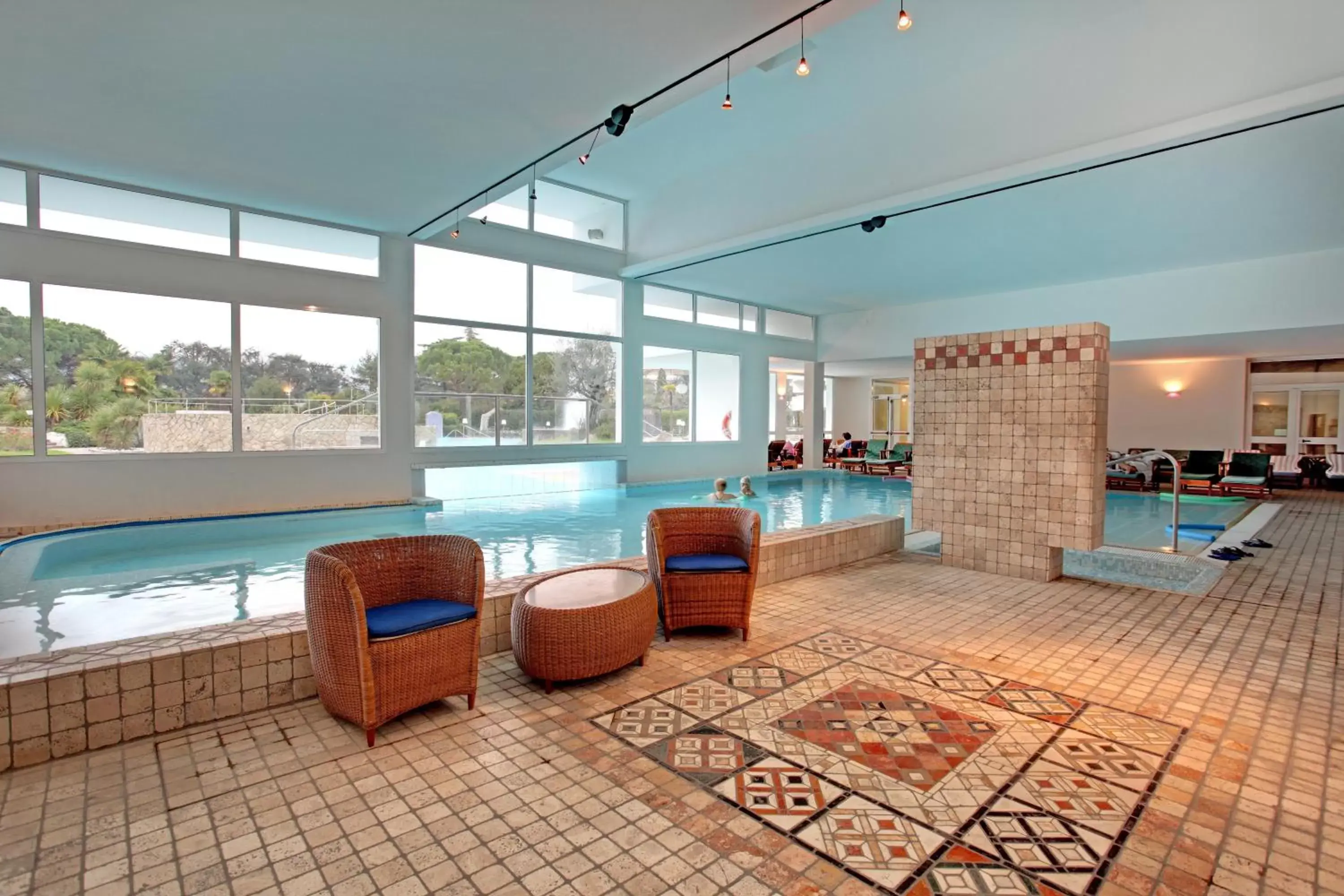 Swimming pool, Lobby/Reception in Hotel Splendid