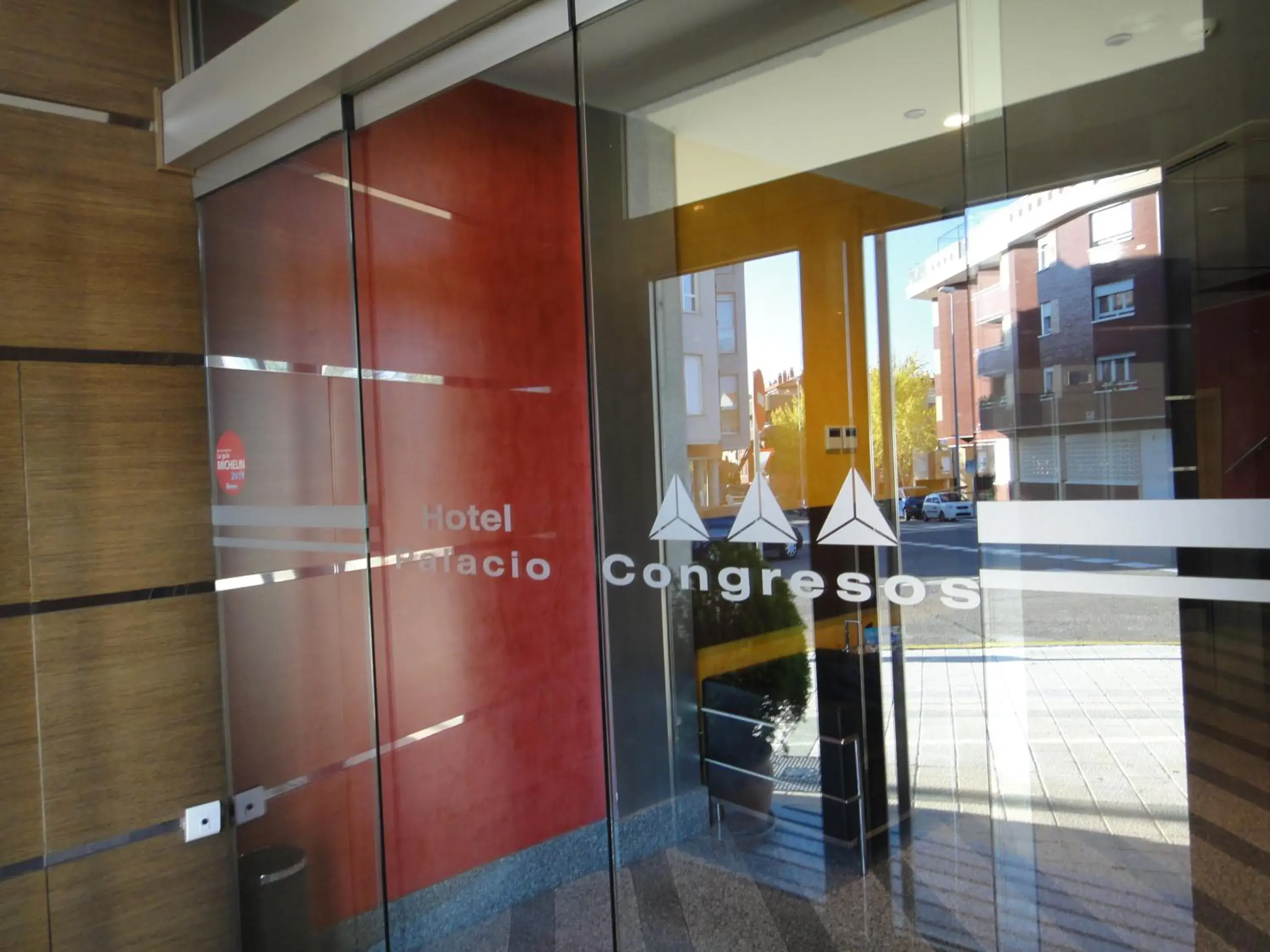 Facade/entrance in Hotel Palacio Congresos