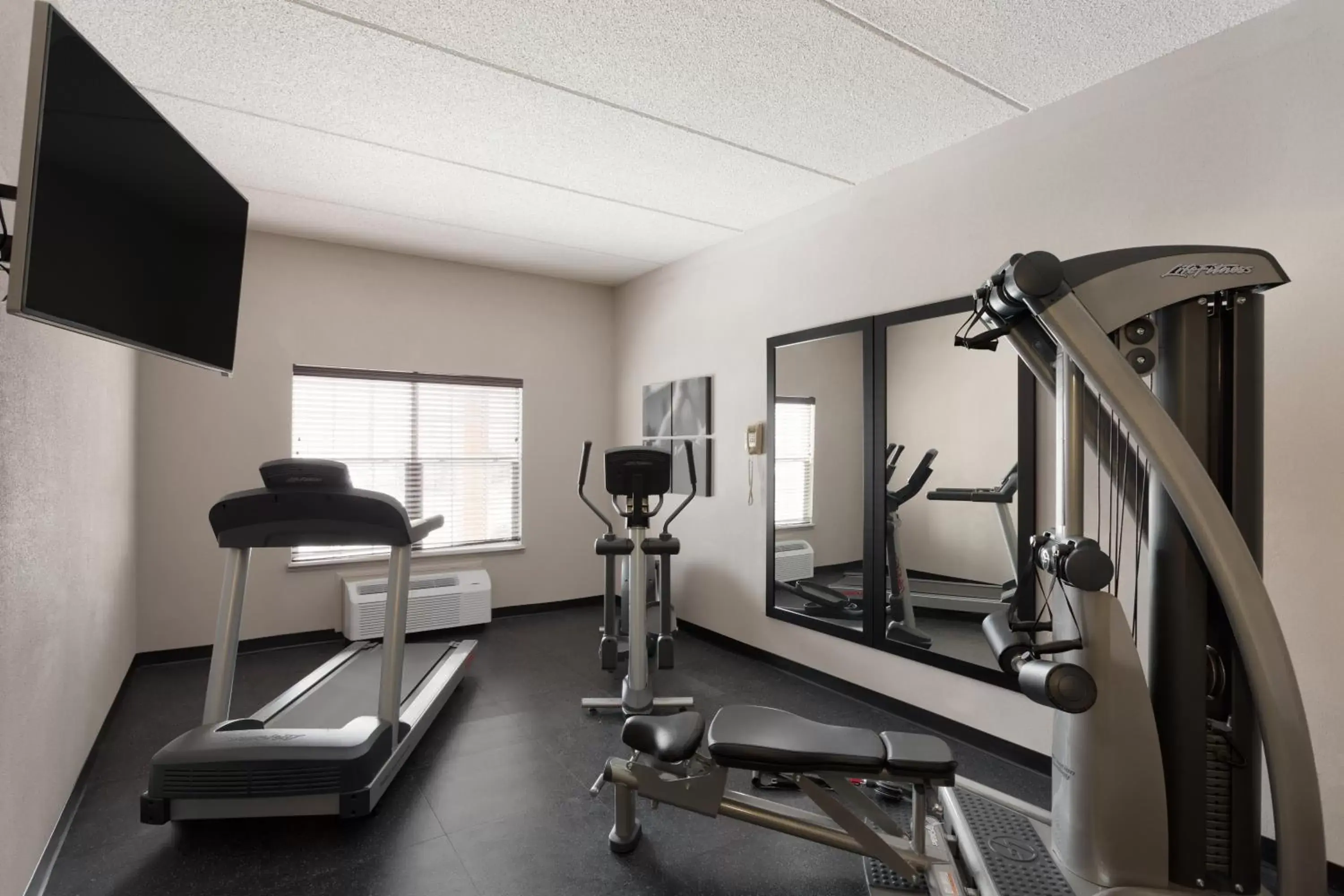 Fitness centre/facilities, Fitness Center/Facilities in Country Inn & Suites by Radisson, Jackson, TN