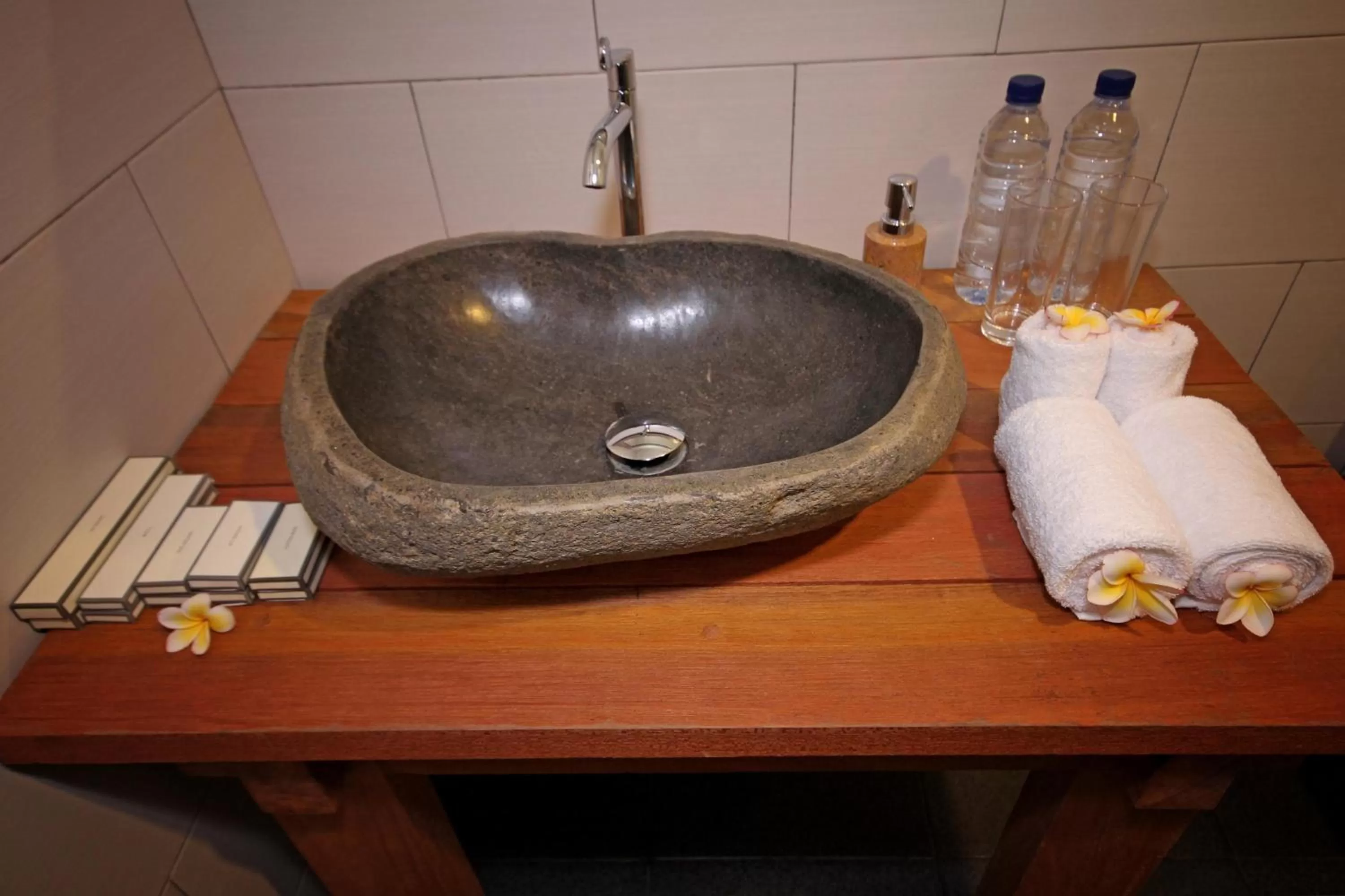 Bathroom in Mina Pelasa Hotel