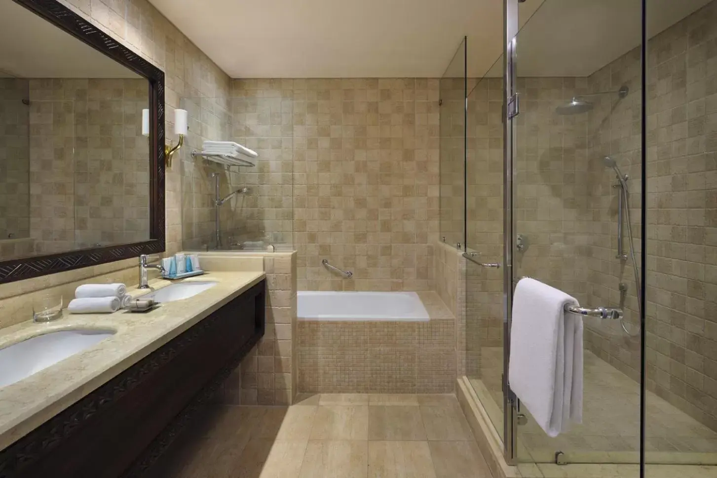 Bathroom in Mövenpick Ambassador Hotel Accra