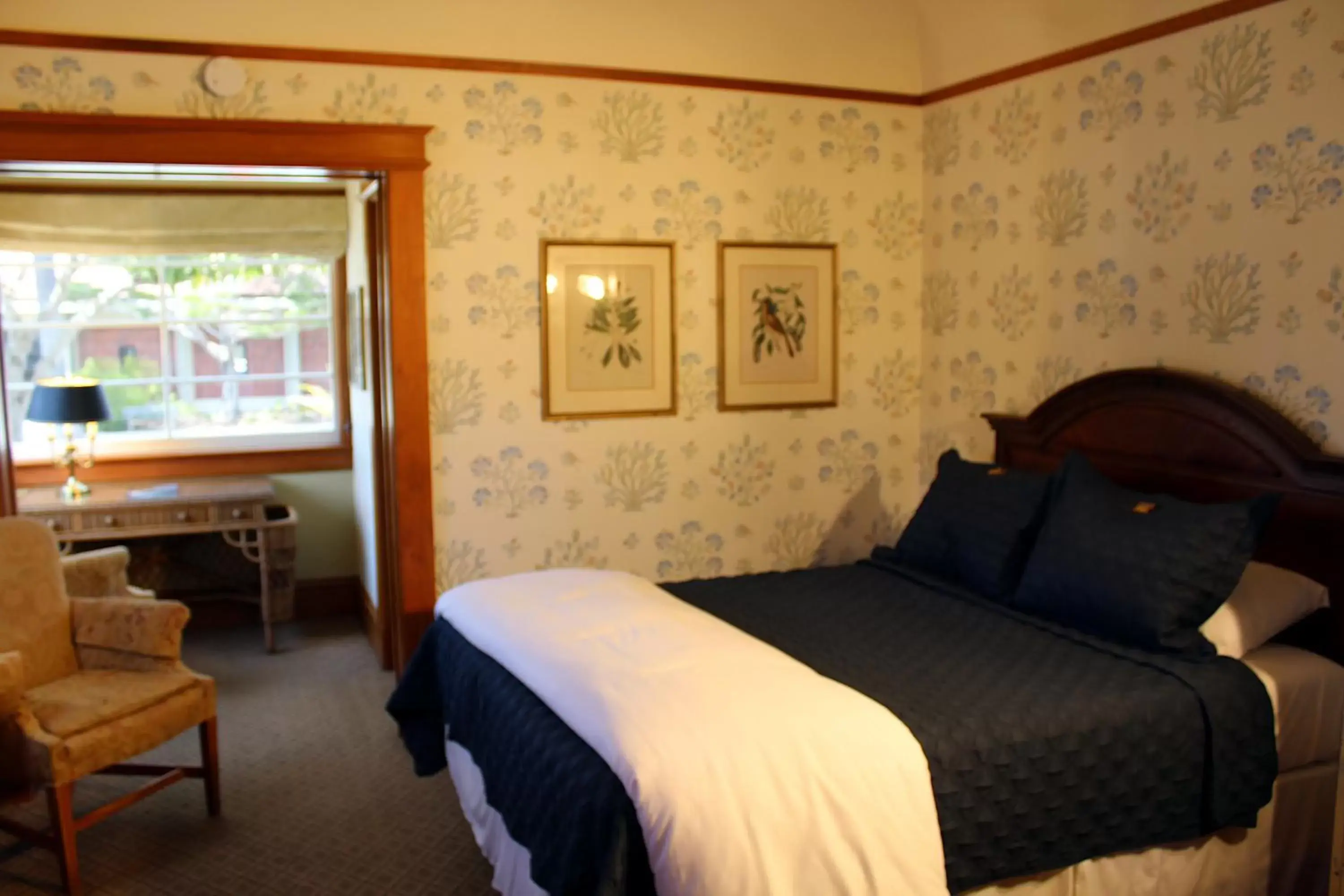 Bed in Pacific Grove Inn