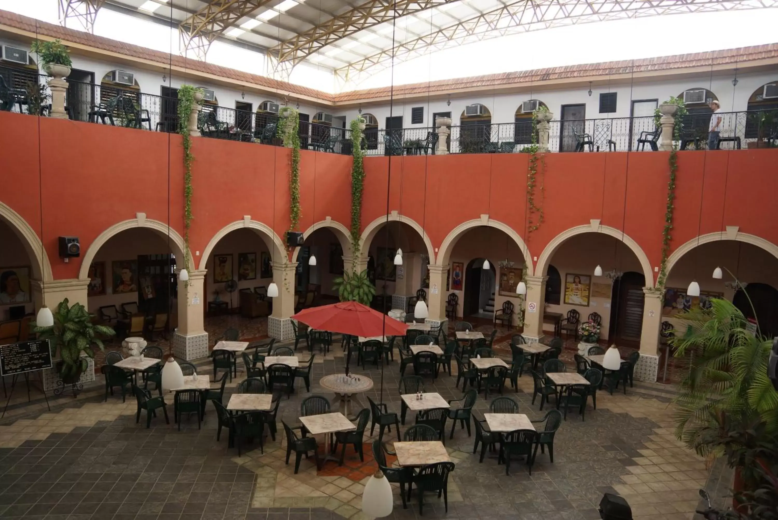 Restaurant/Places to Eat in Hotel Doralba Inn