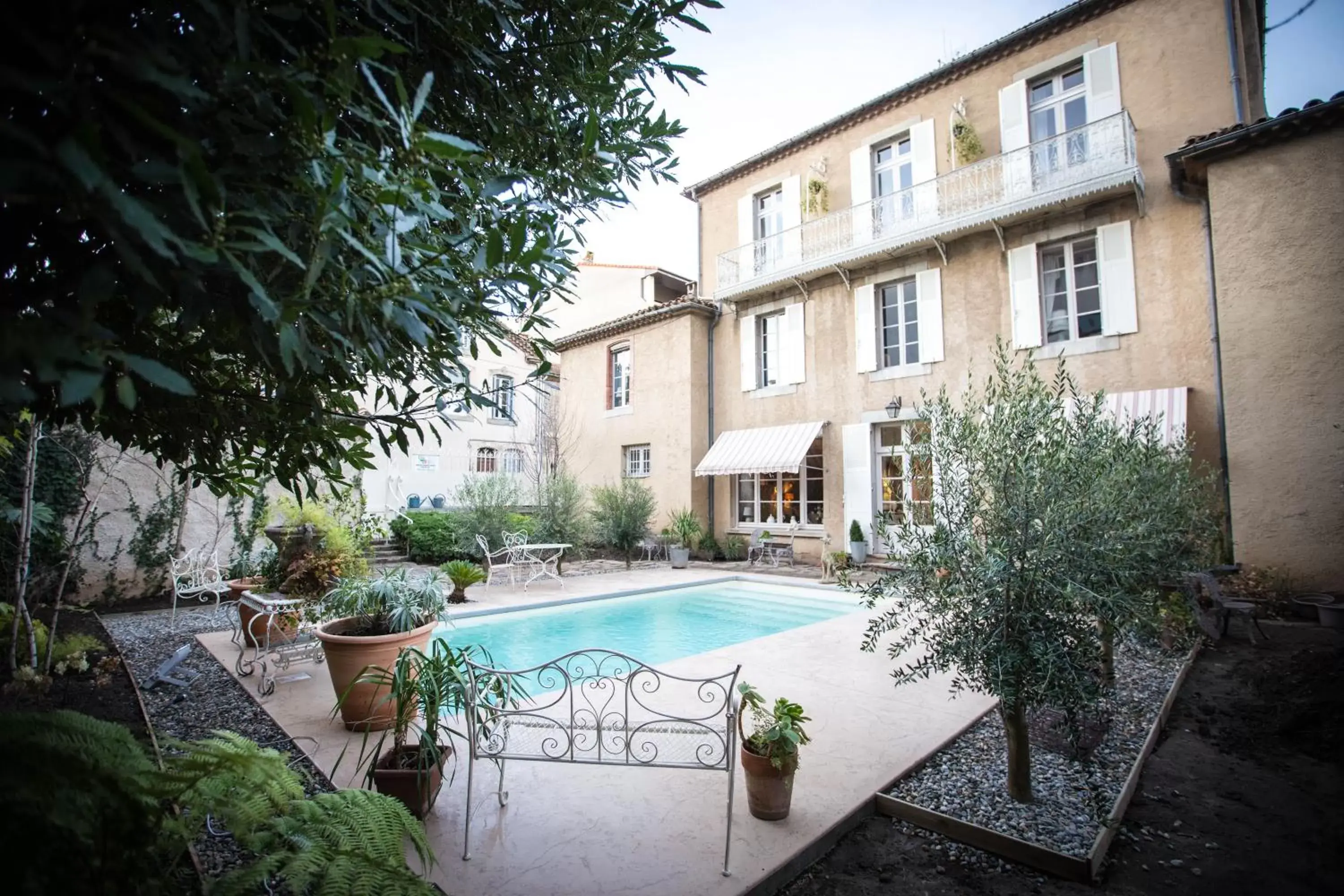 Property building, Swimming Pool in Carcassonne Bed and Breakfast du Palais