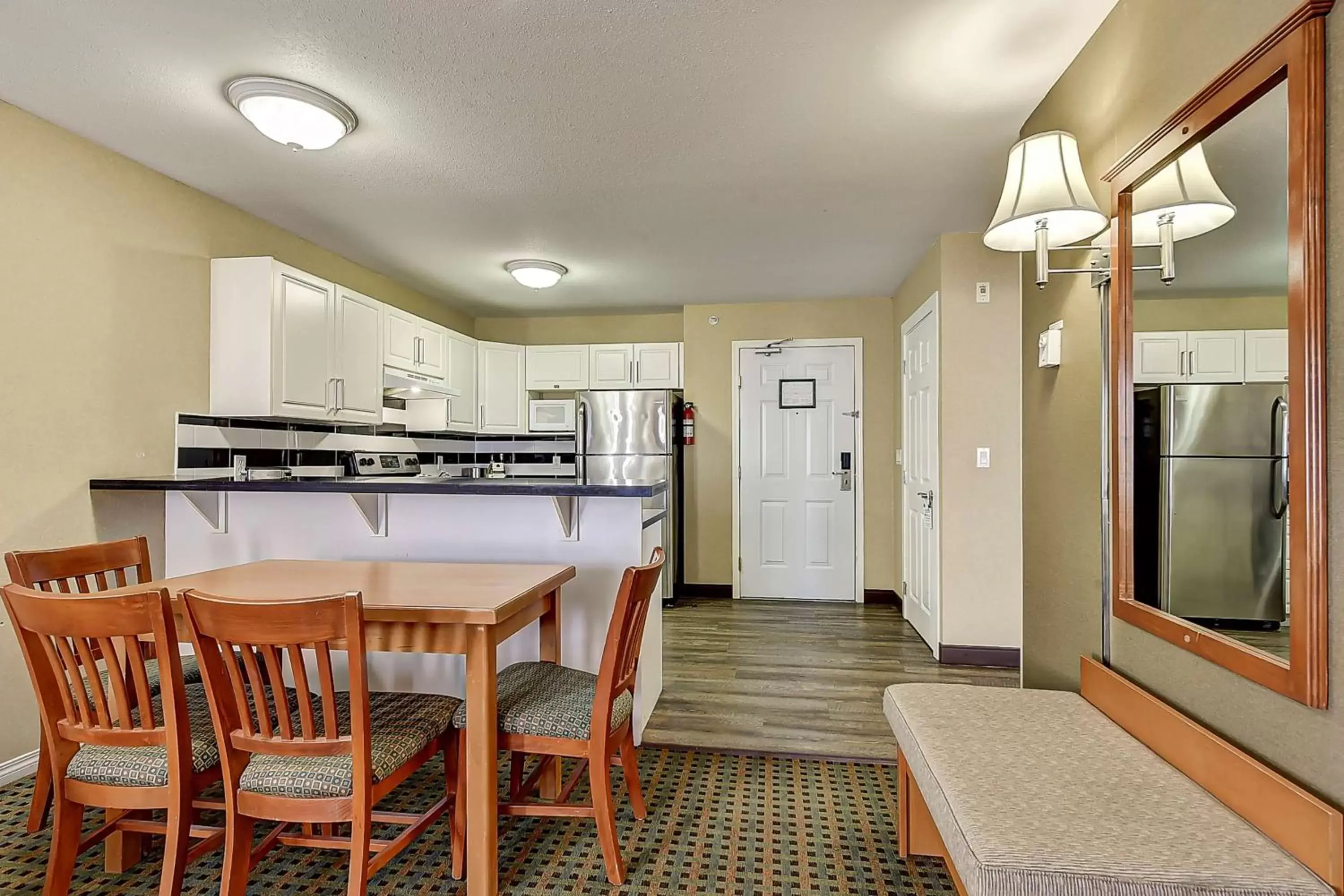 Photo of the whole room, Kitchen/Kitchenette in Best Western Plus Osoyoos Hotel & Suites