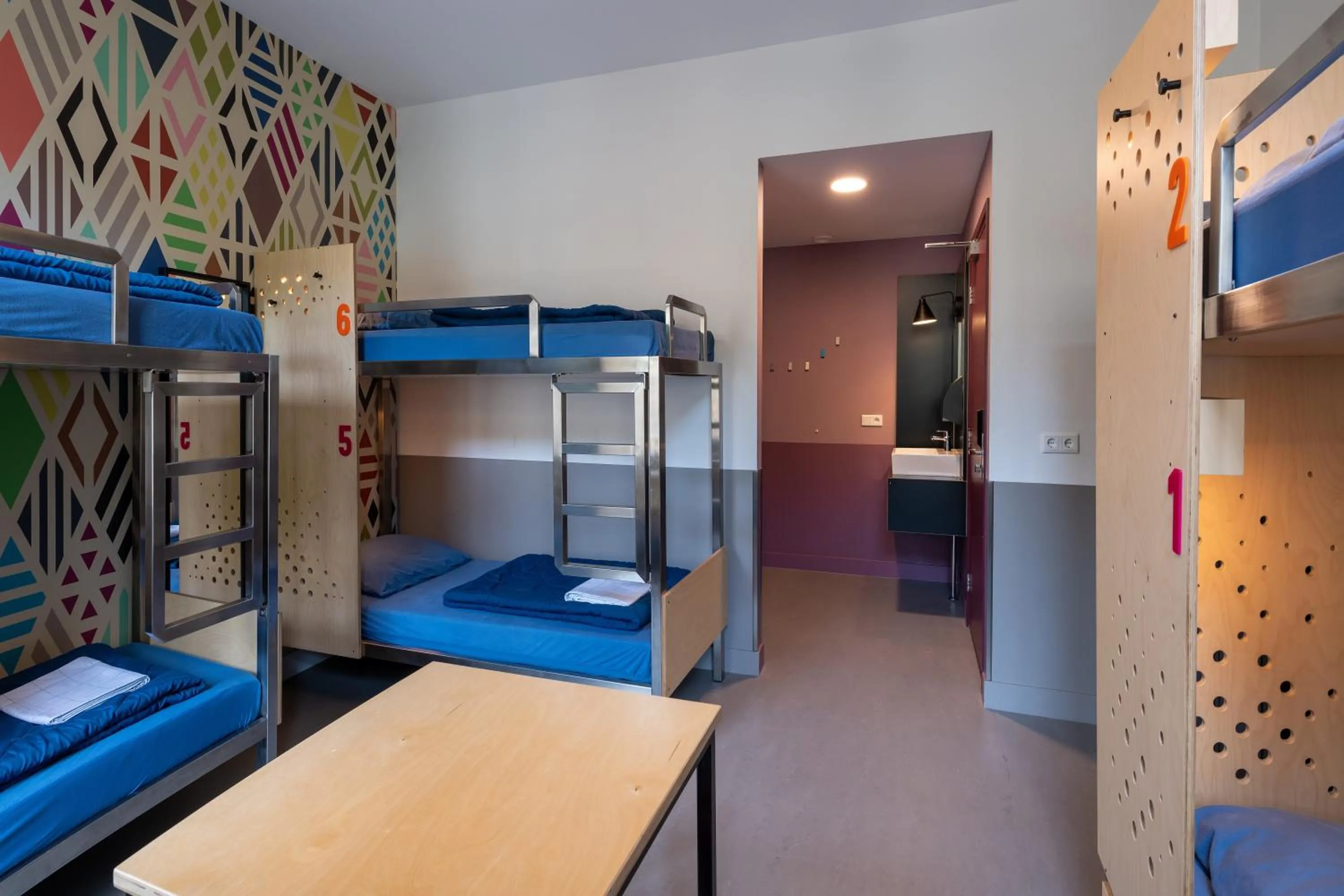 Six Person Room With Private Bathroom and Shower in Stayokay Hostel Amsterdam Vondelpark