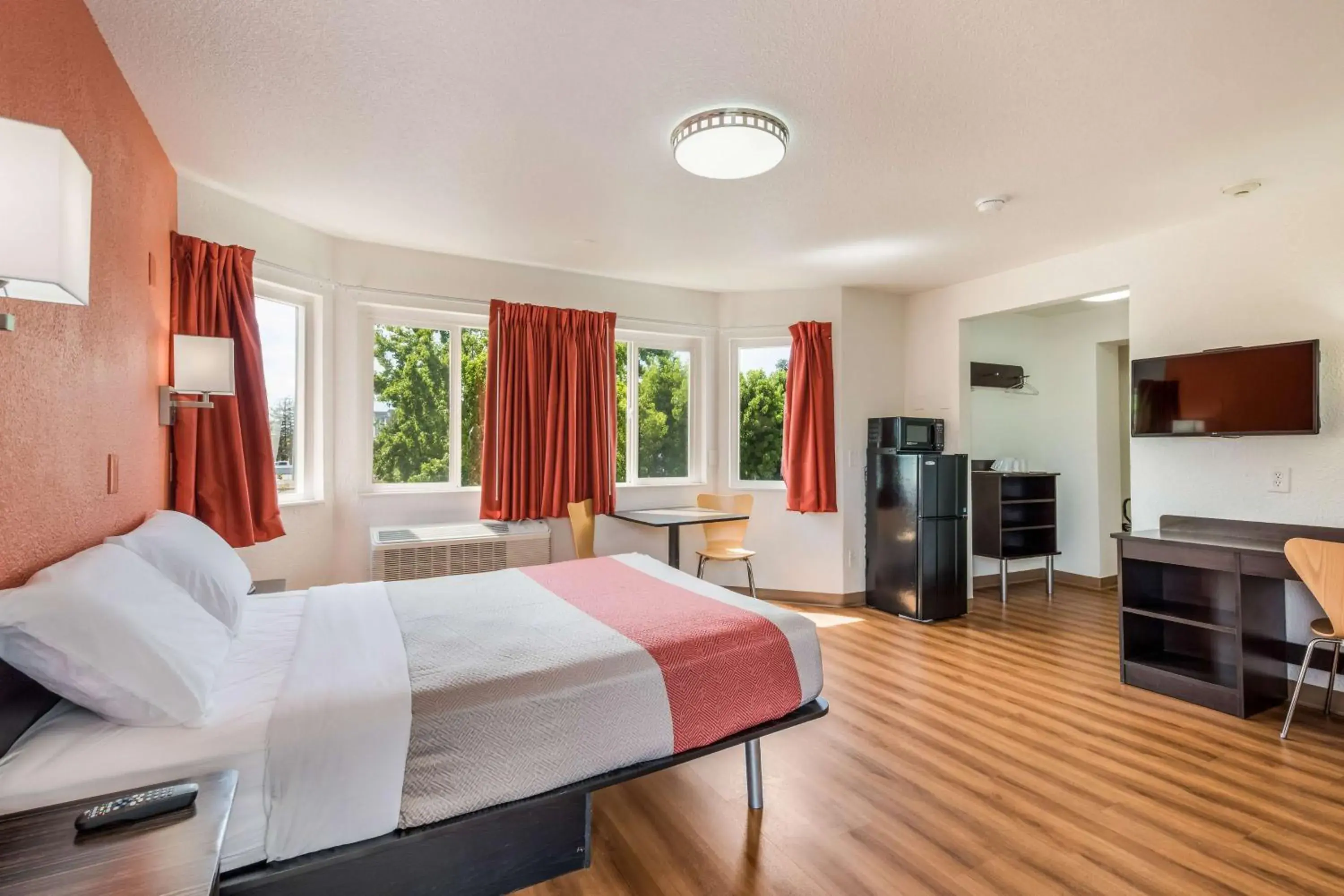 Queen Room - Disability Access in Motel 6-Rohnert Park, CA Queen Room - Disability Access in Motel 6-Rohnert Park, CA