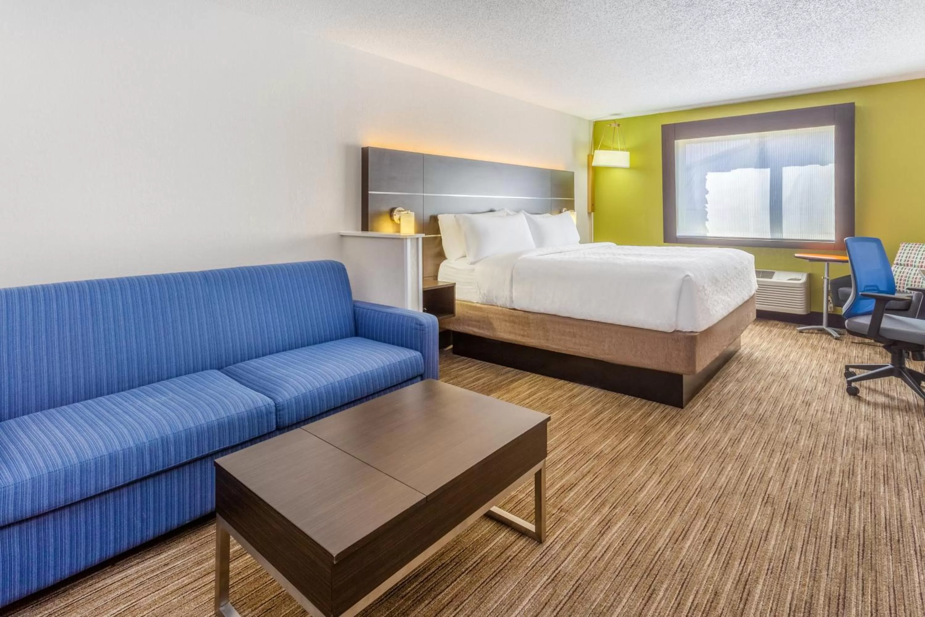 Photo of the whole room, Bed in Holiday Inn Express Columbus - Ohio Expo Center by IHG