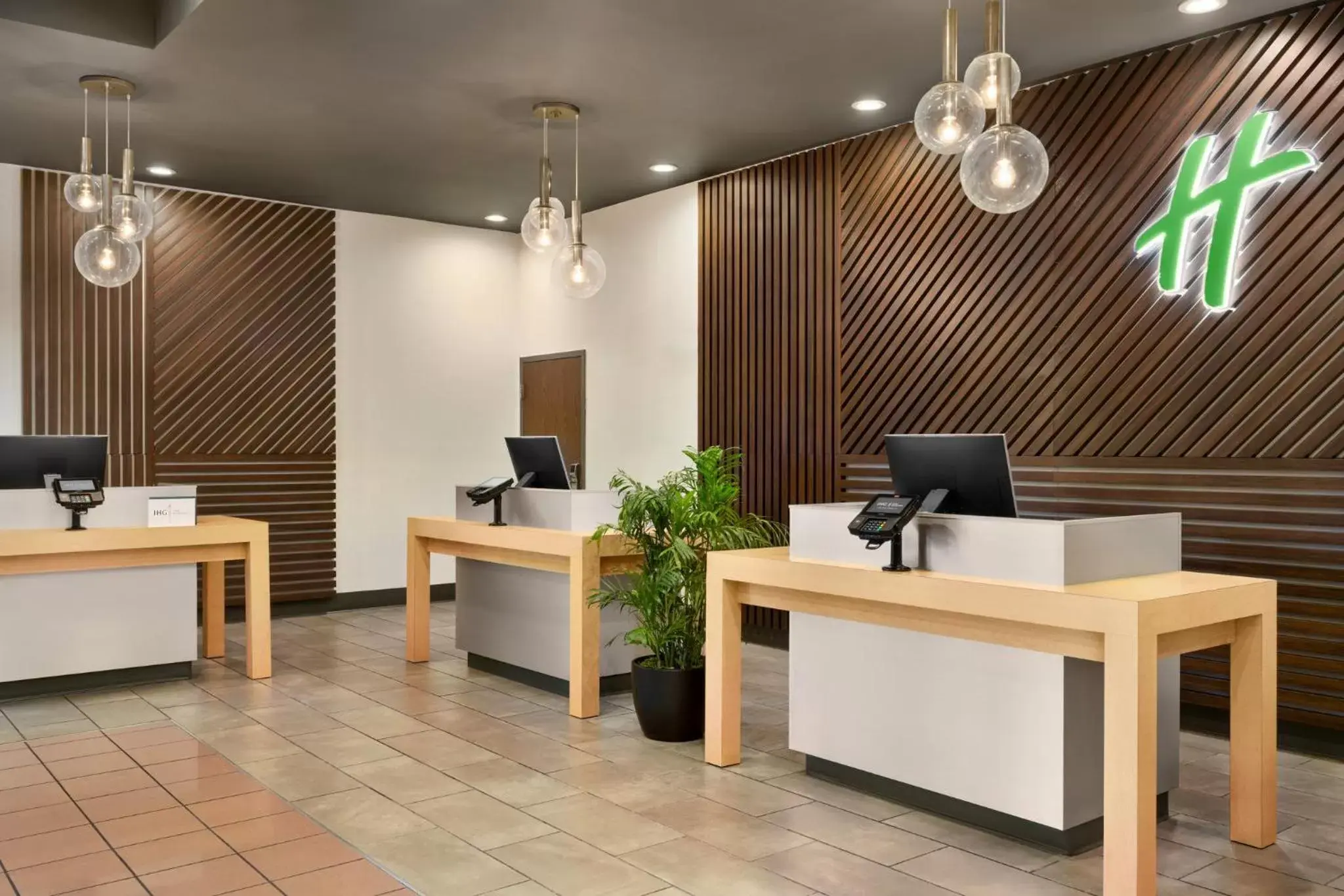 Lobby or reception, Lobby/Reception in Holiday Inn Los Angeles Gateway-Torrance, an IHG Hotel