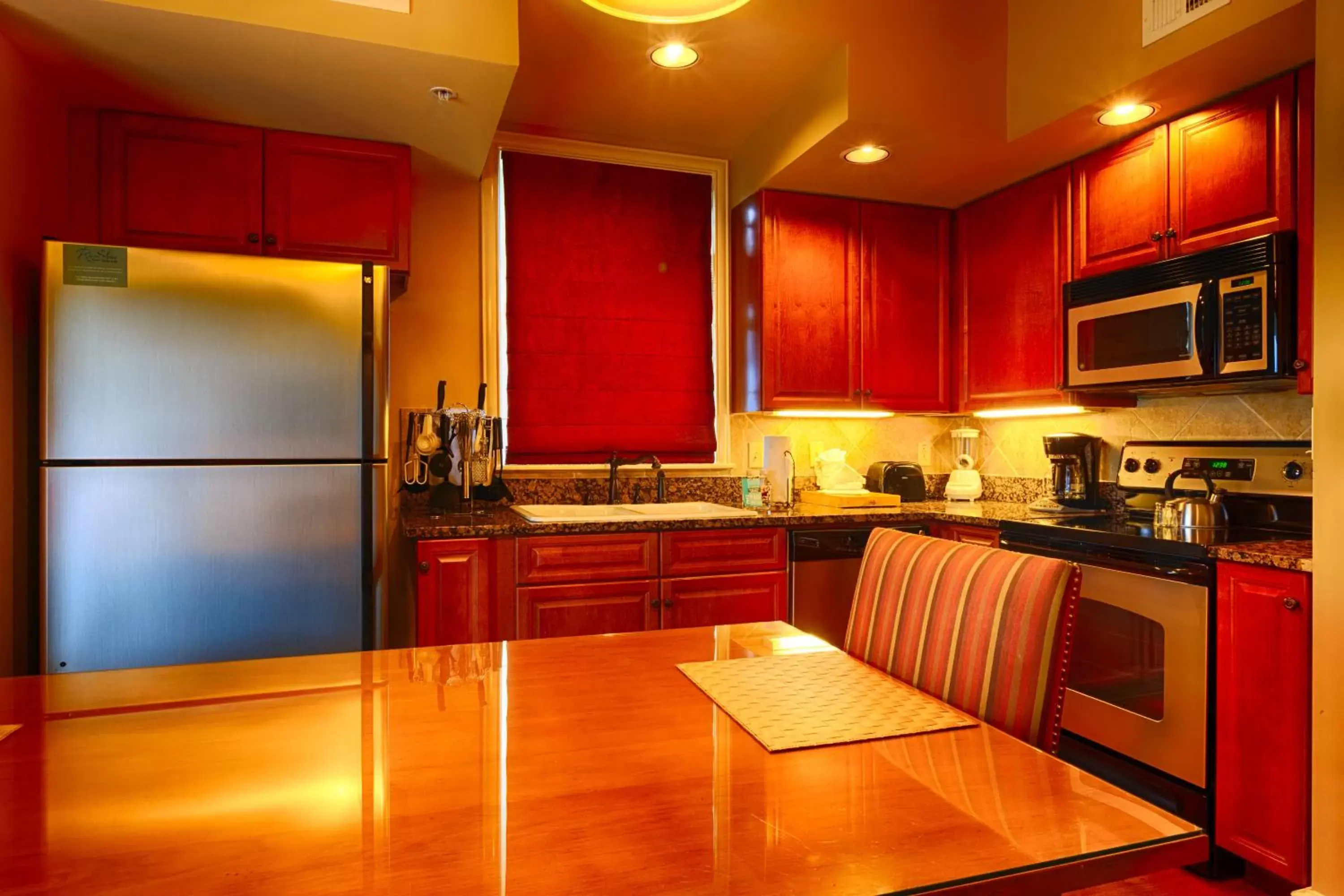 Kitchen or kitchenette, Kitchen/Kitchenette in RiverStone Resort & Spa