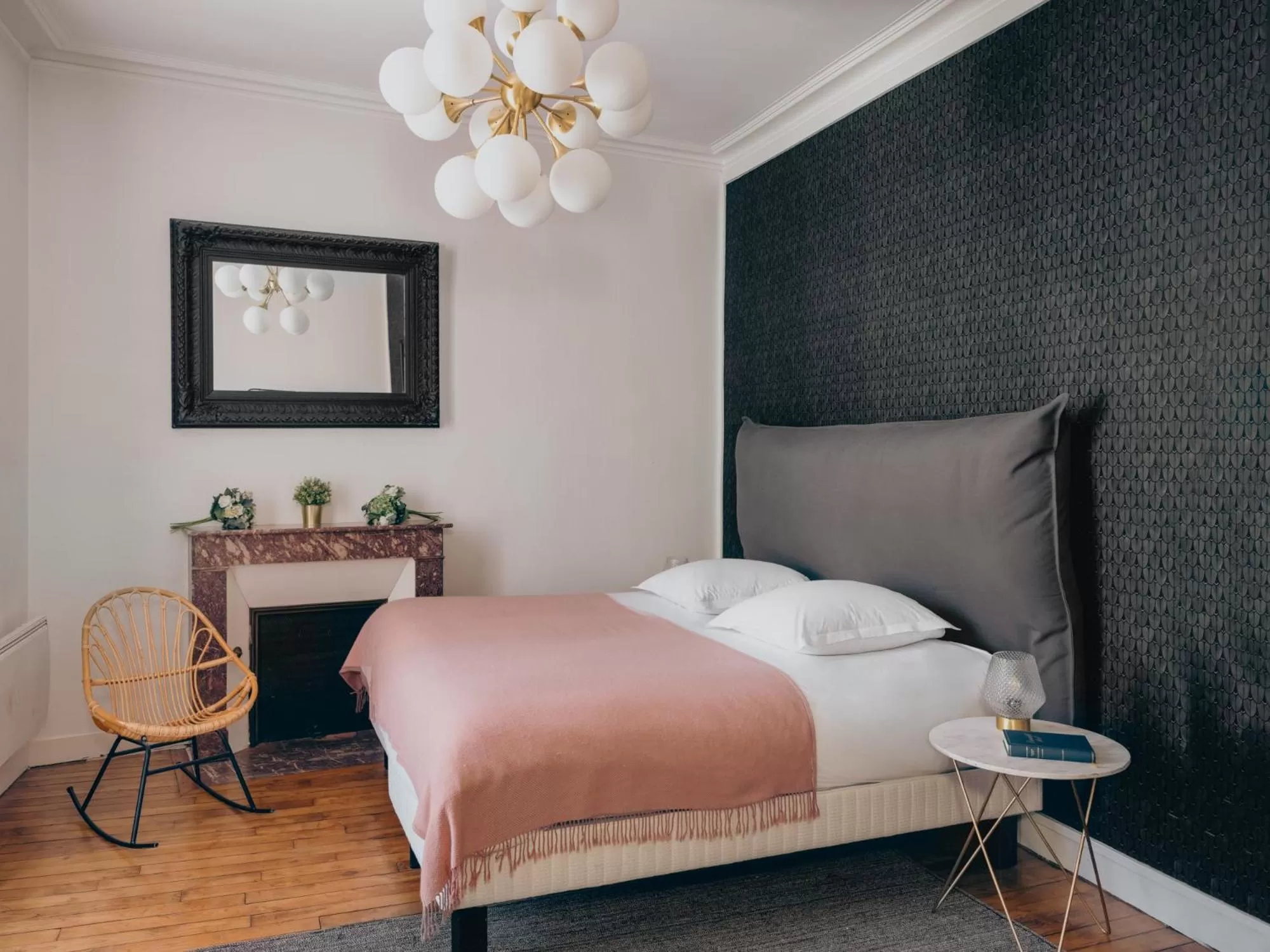 Bed in Hôtel Lanjuinais