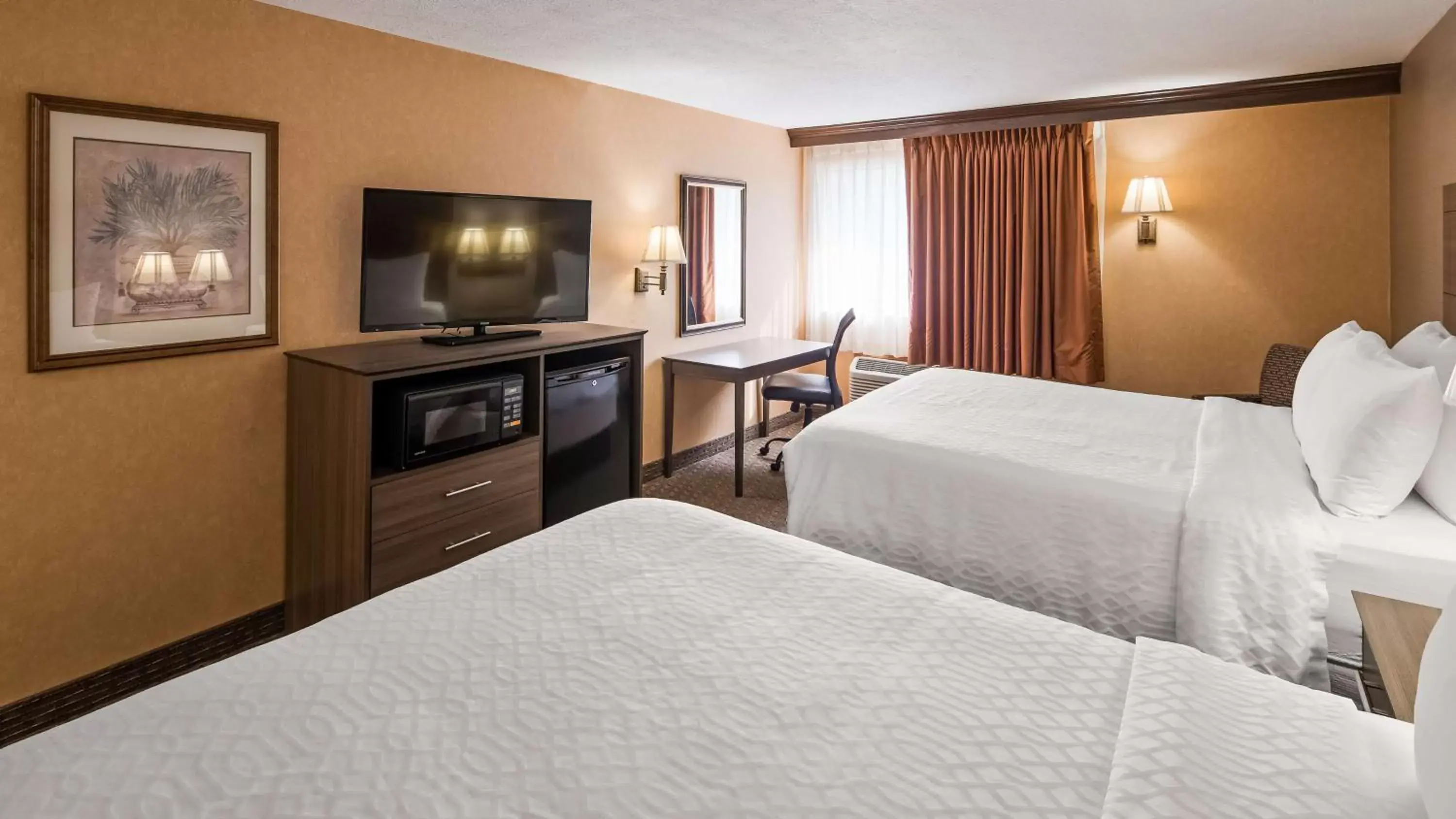 Photo of the whole room, Bed in Best Western Plus North Canton Inn & Suites