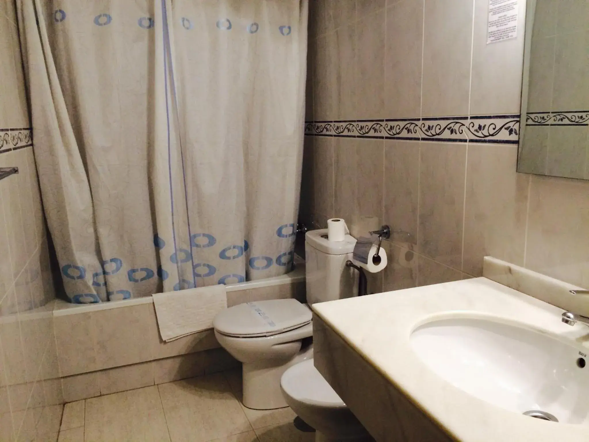 Bathroom in Hostal Sonsoles Madrid-Centro