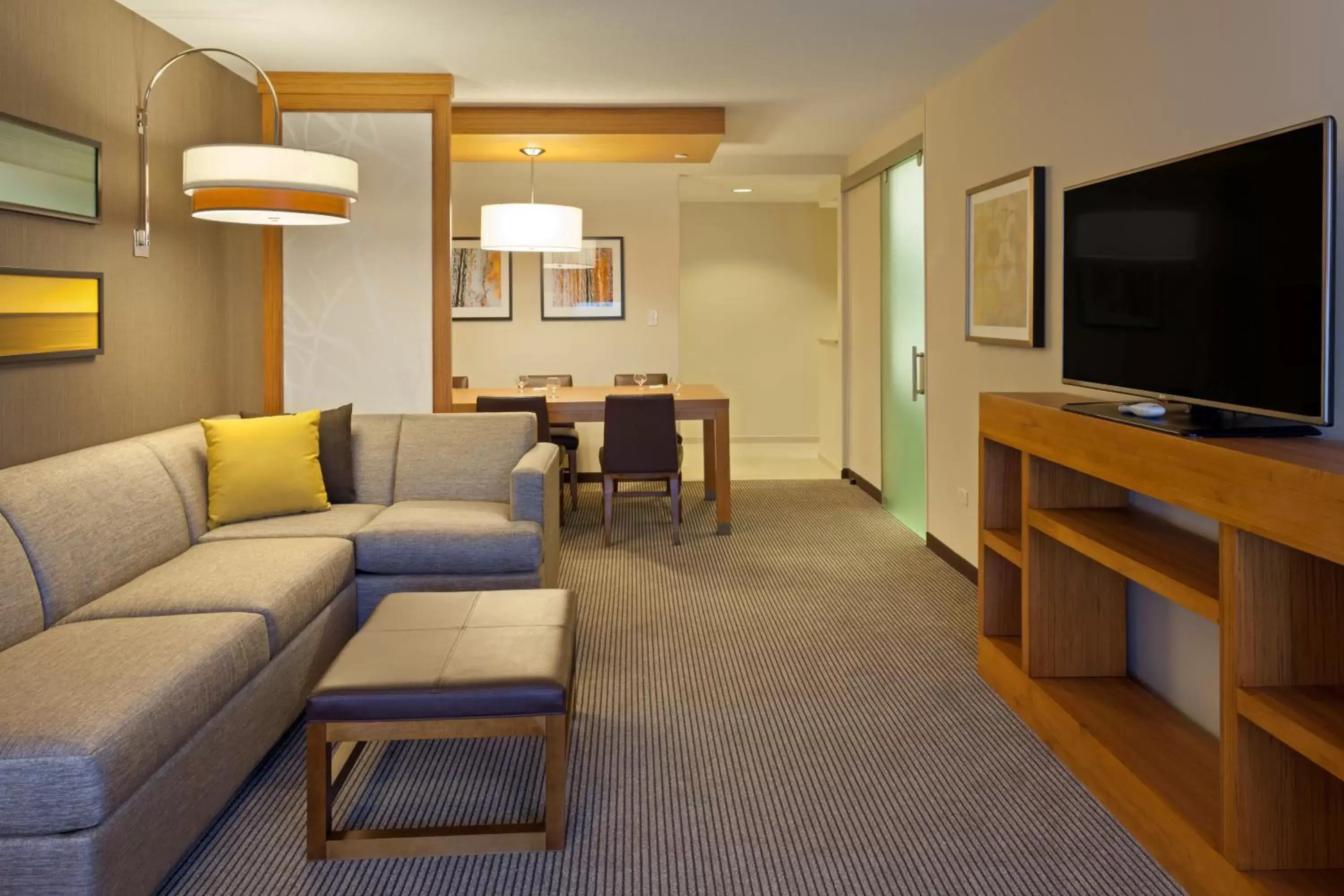 Communal lounge/ TV room, Seating Area in Hyatt Place Chicago Midway Airport