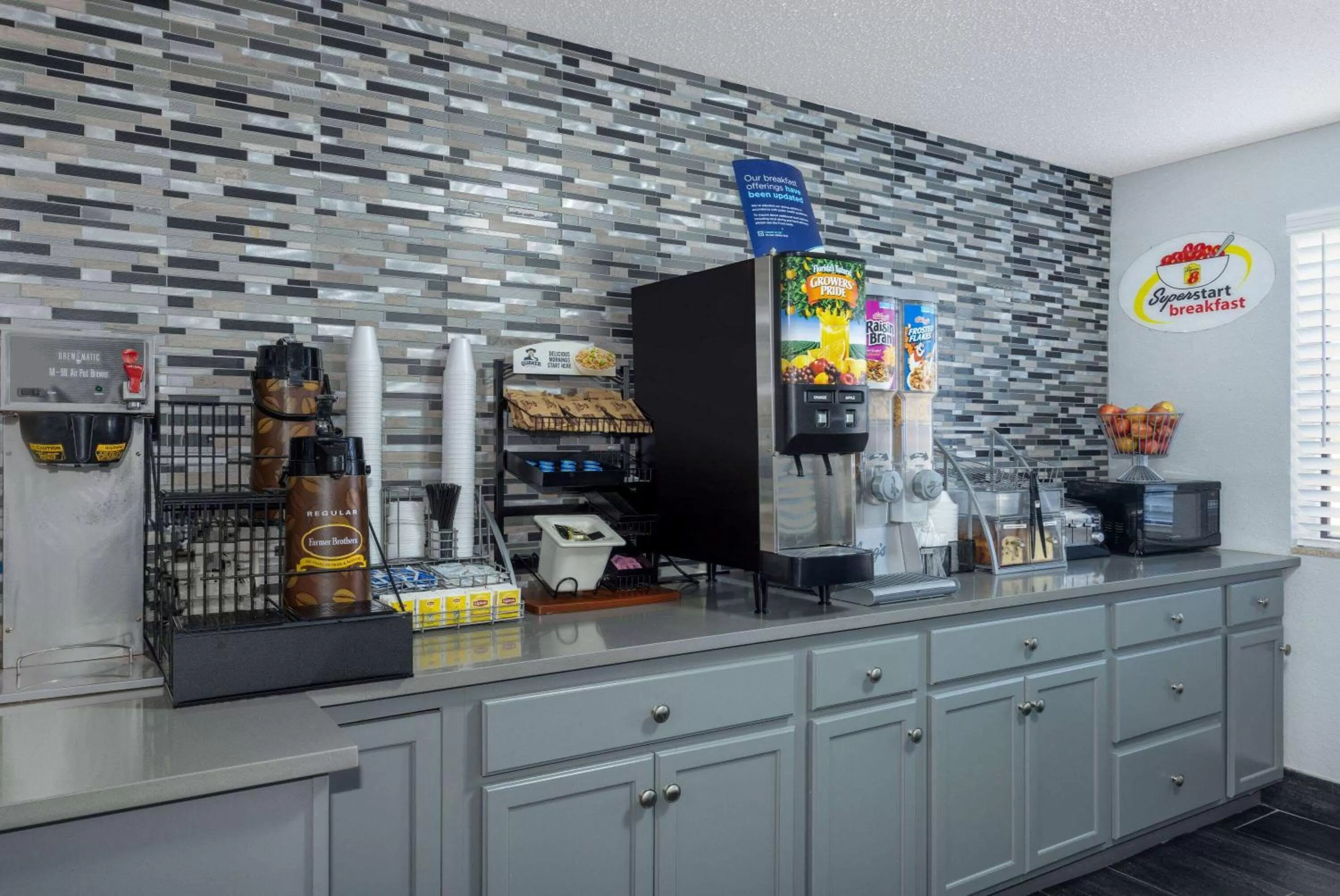 Property building in Super 8 by Wyndham Kansas City at Barry Road/Airport