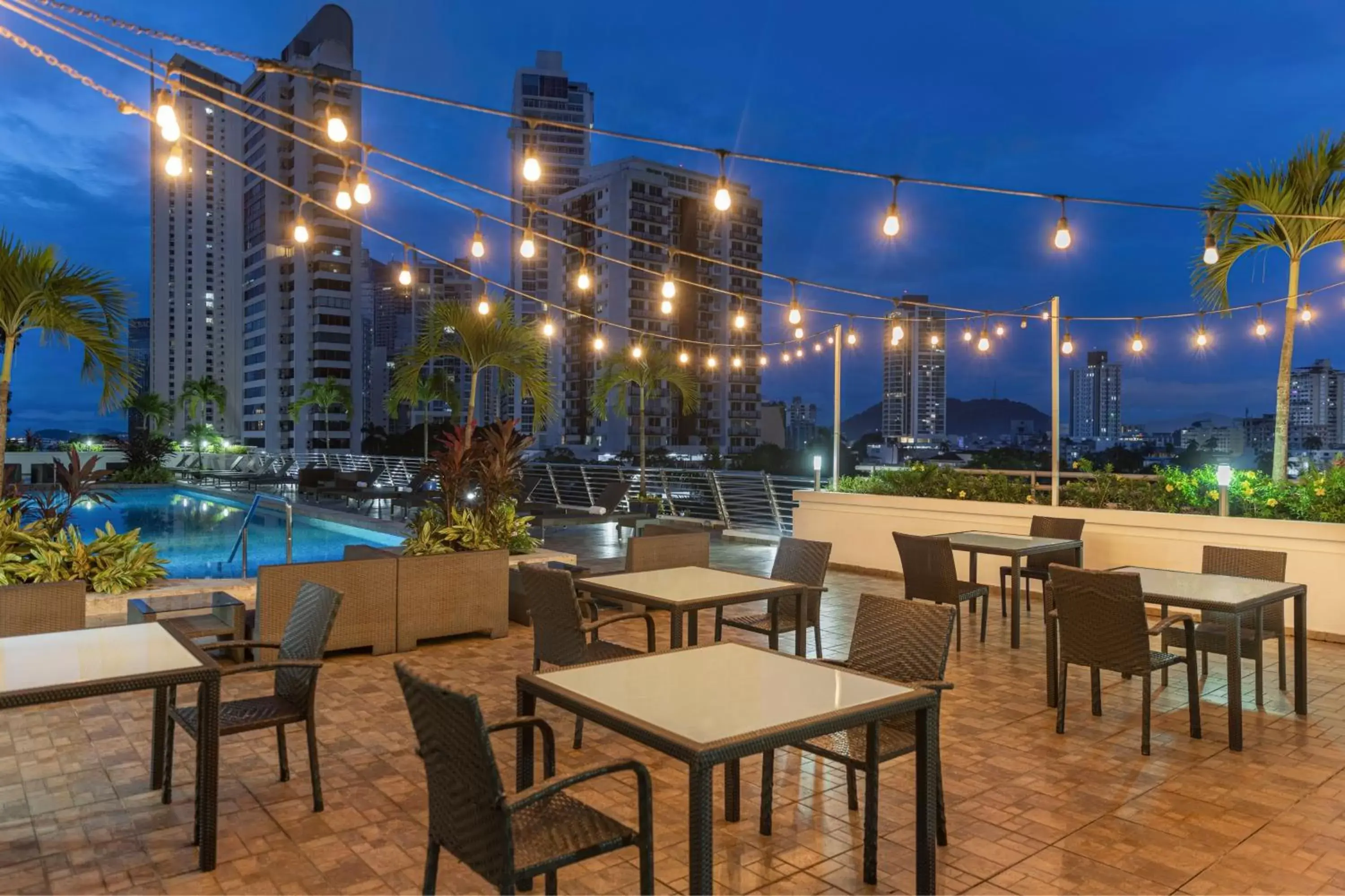 Swimming pool, Restaurant/Places to Eat in Marriott Executive Apartments Panama City, Finisterre