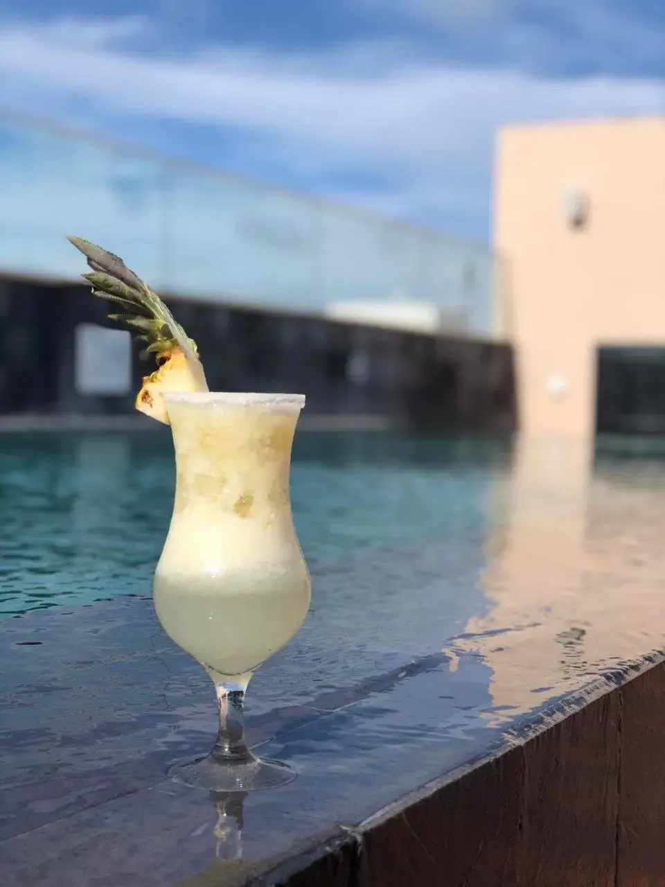 Alcoholic drinks, Swimming Pool in Hotel Manaíra