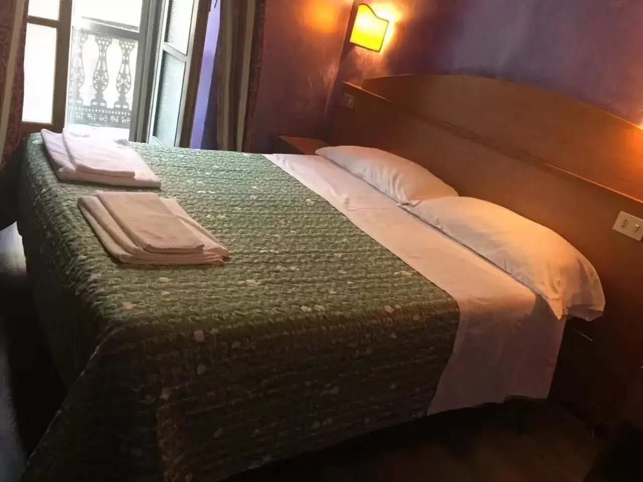 Bed in Taverna Dantesca