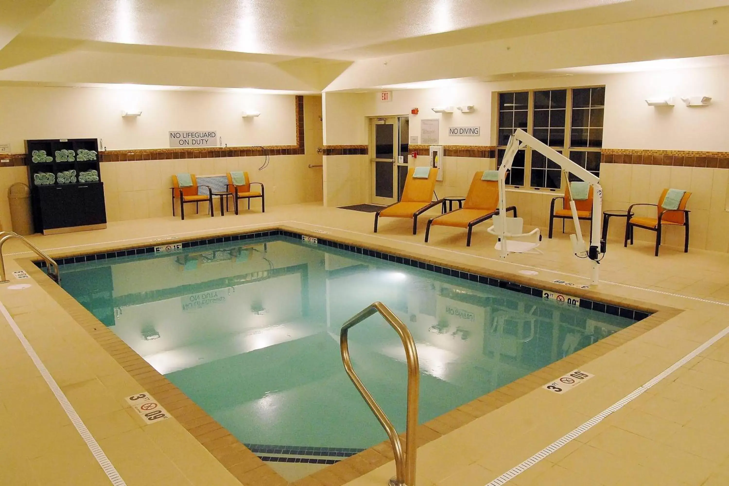 Swimming Pool in Courtyard by Marriott Columbus New Albany