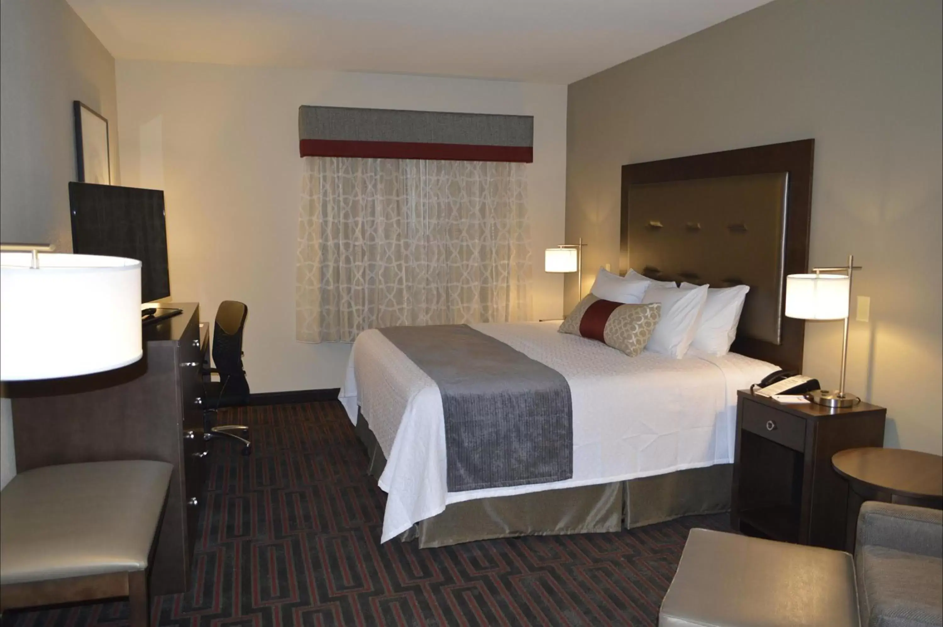 King Room with Roll-In Shower - Disability Access in Best Western Plus Stevens County Inn King Room with Roll-In Shower - Disability Access in Best Western Plus Stevens County Inn