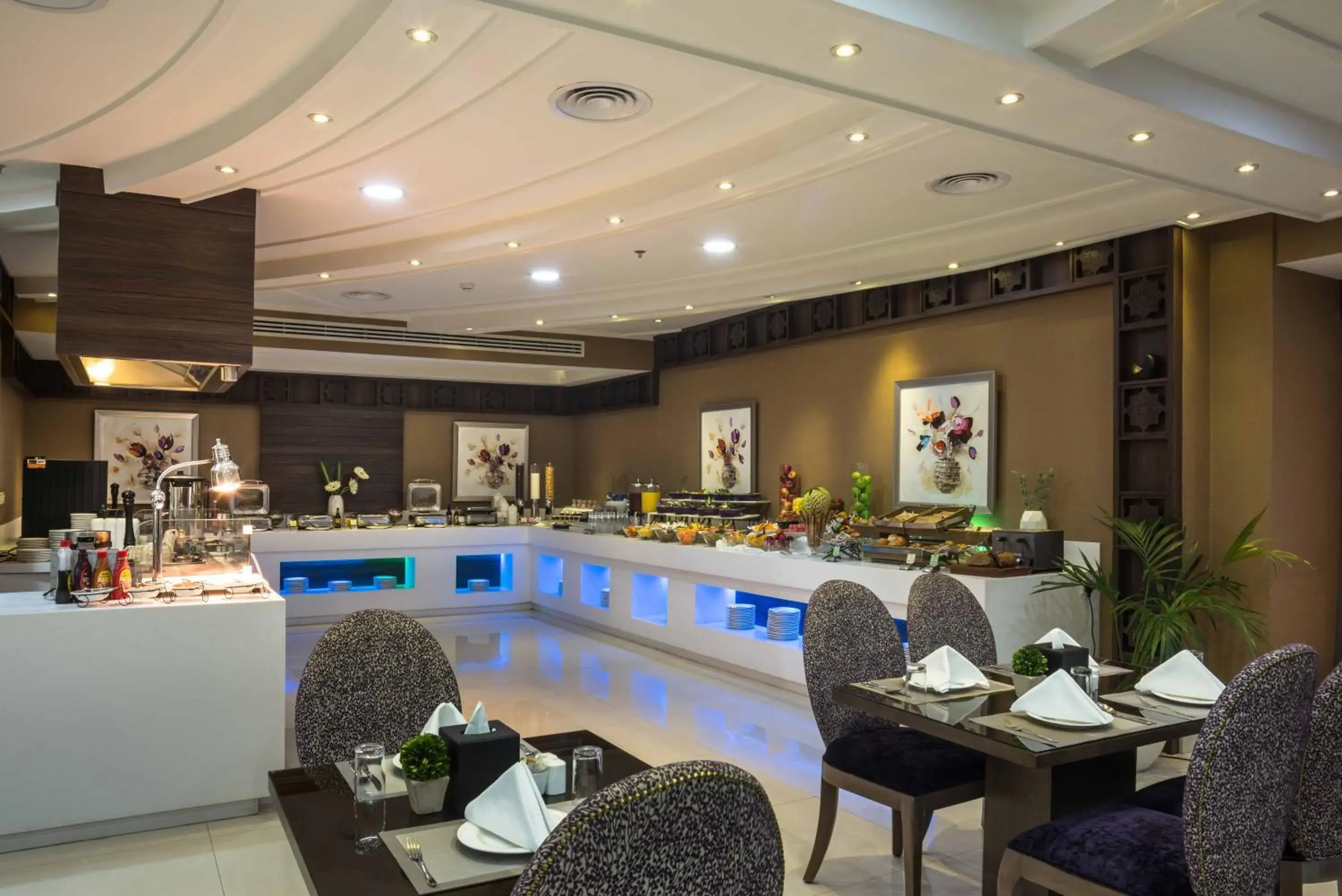 Restaurant/places to eat, Swimming Pool in Gloria Inn Riyadh