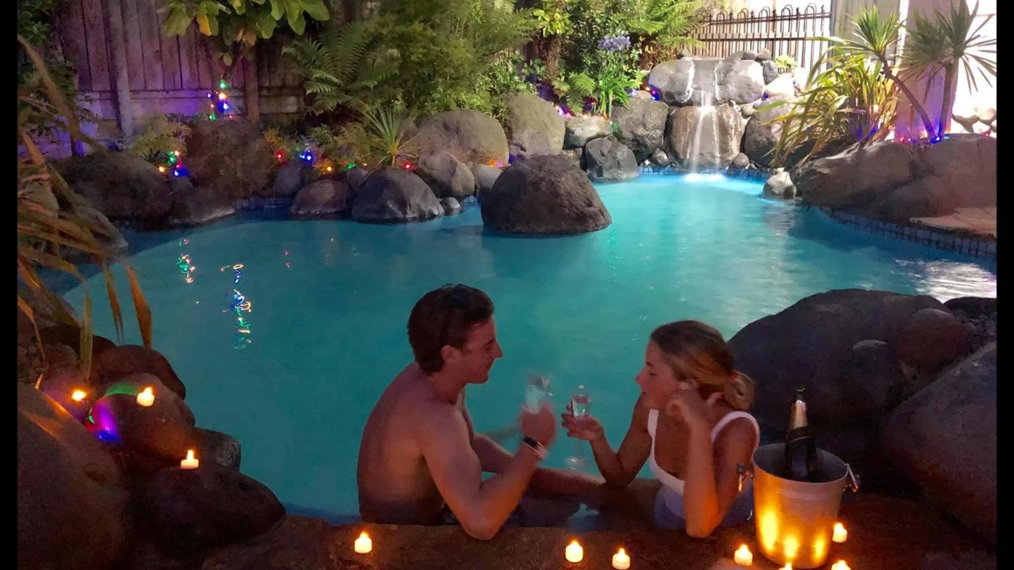 Night in Baycrest Thermal Lodge