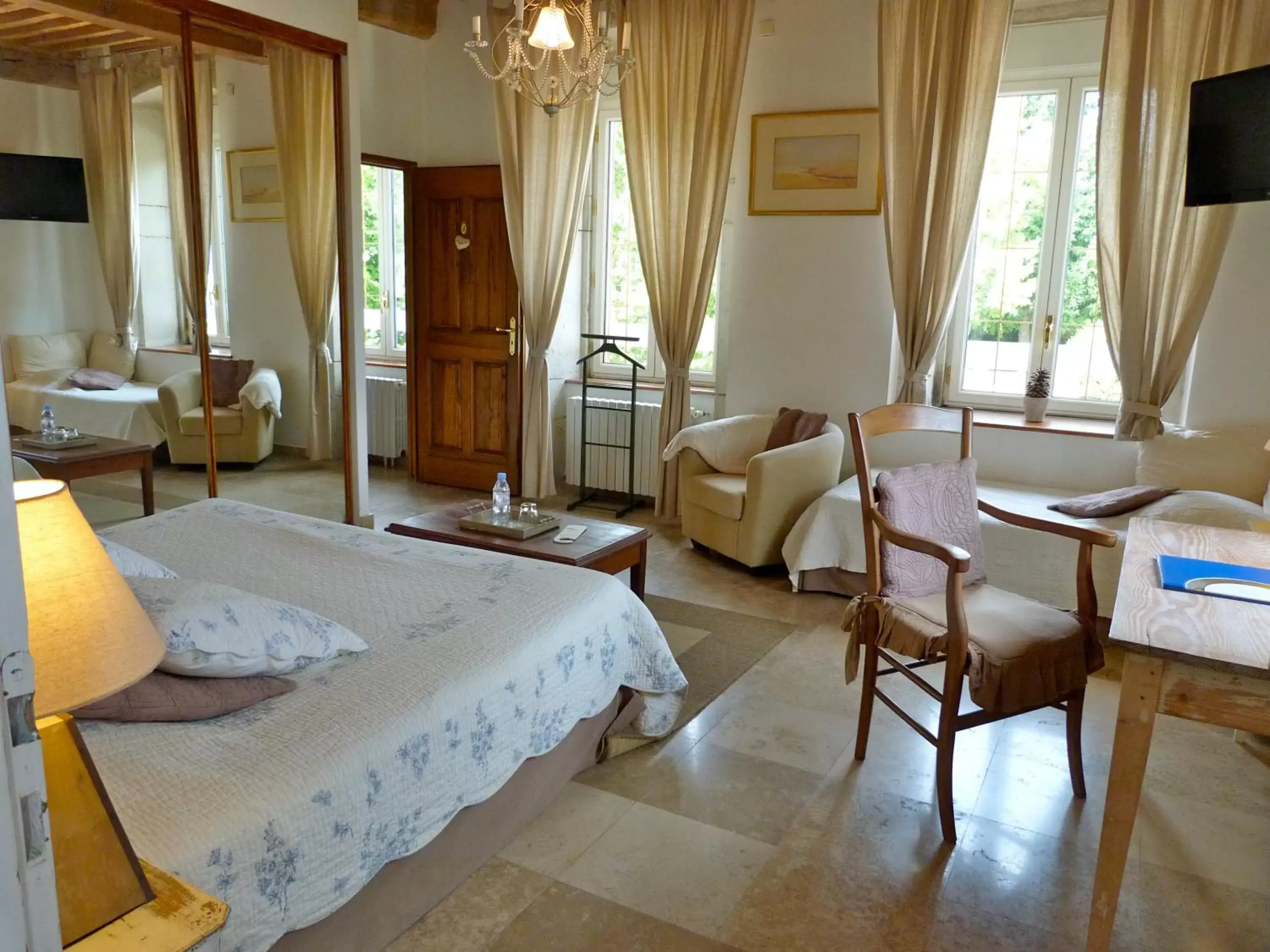 Bathroom, Seating Area in Domaine du Manoir