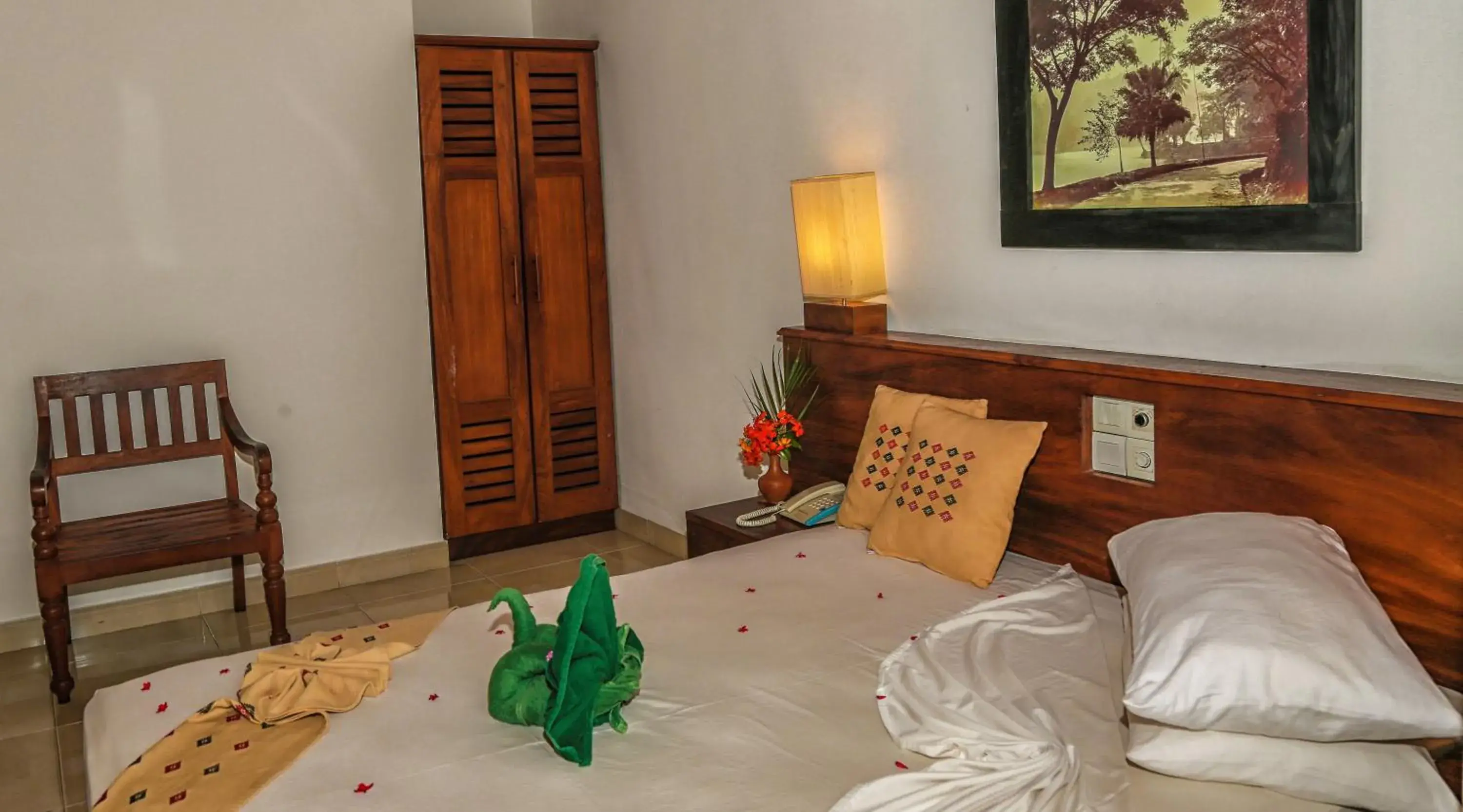 Bedroom, Bed in Senani Hotel