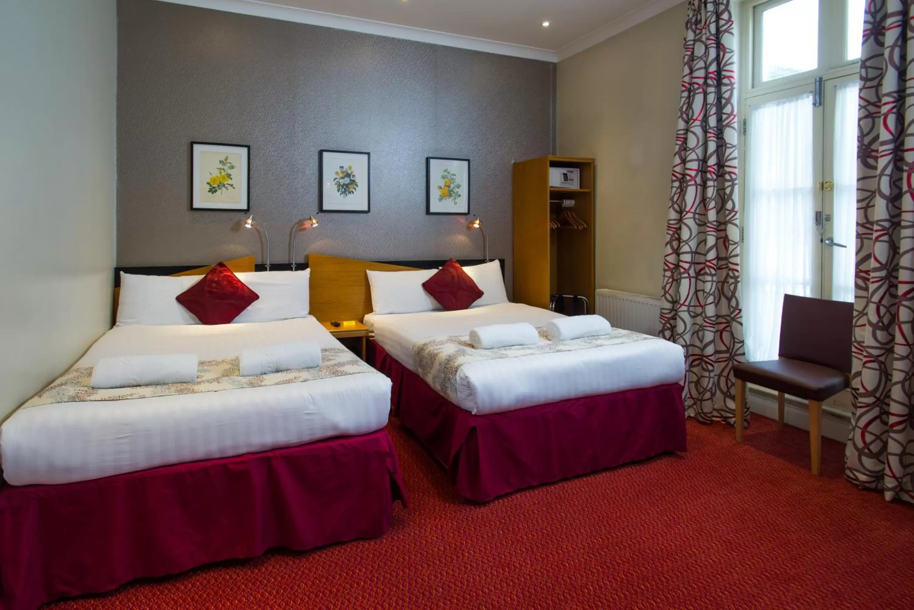 Bedroom, Bed in Best Western Buckingham Palace Rd