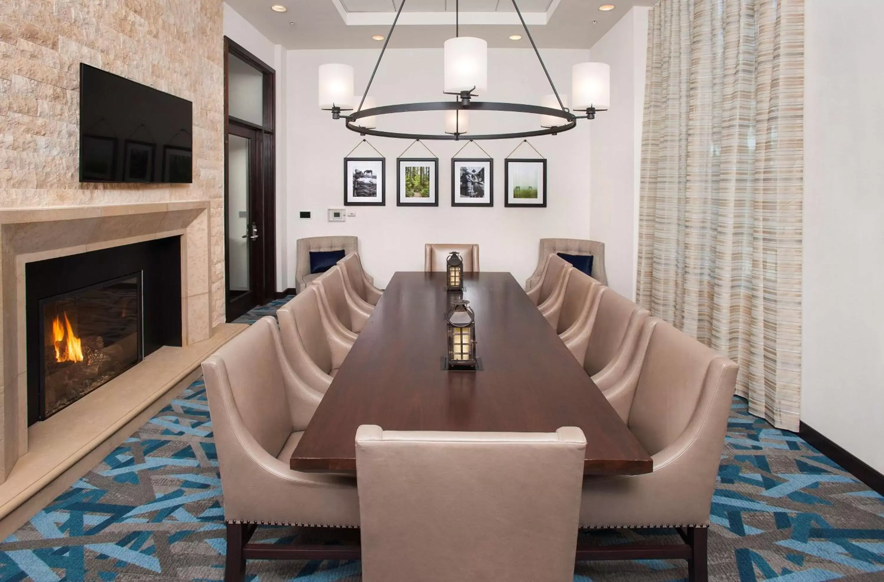 Lobby or reception, Seating Area in Hilton Garden Inn Burbank Downtown