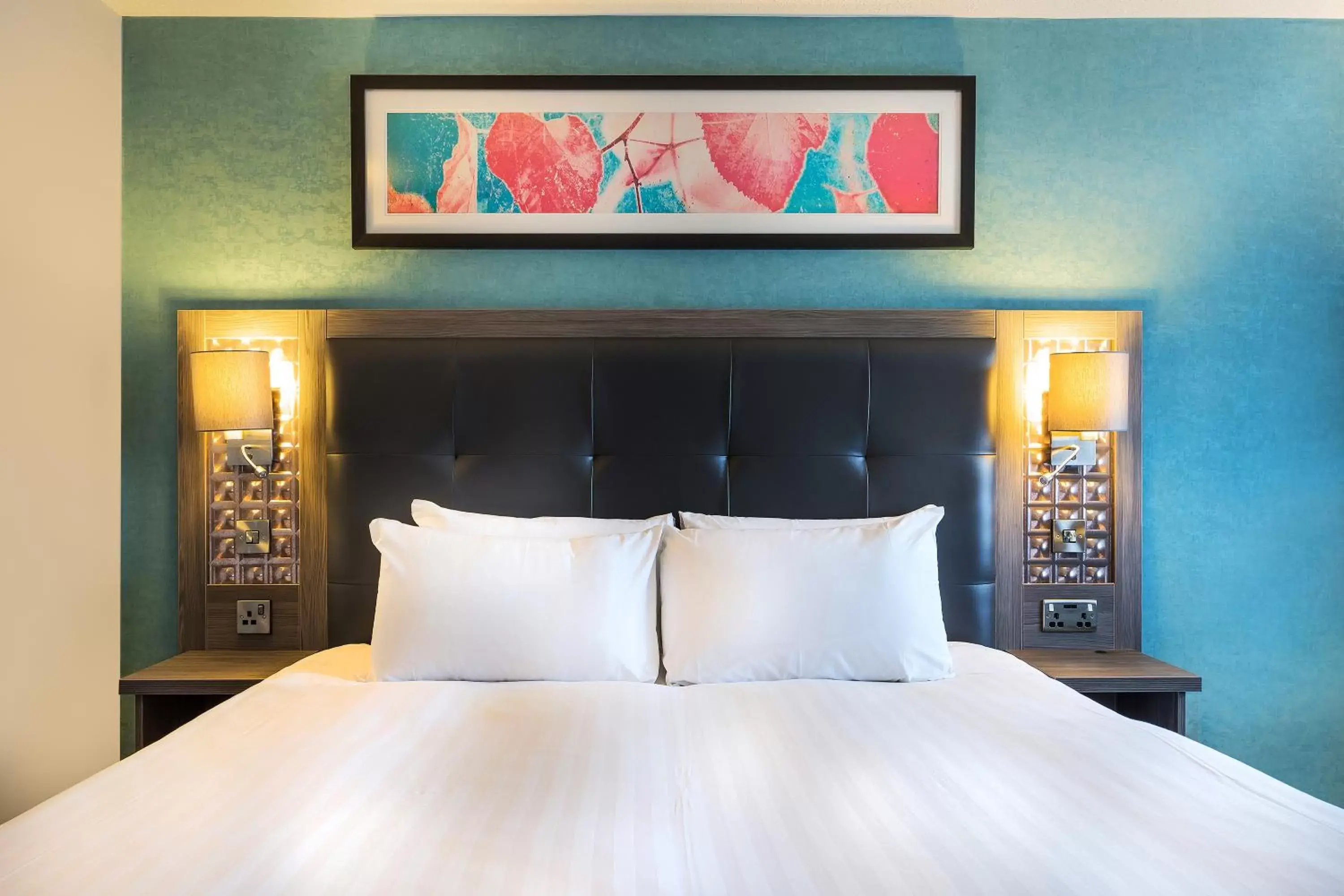 Bed, Room Photo in Leonardo Hotel Plymouth - Formerly Jurys Inn