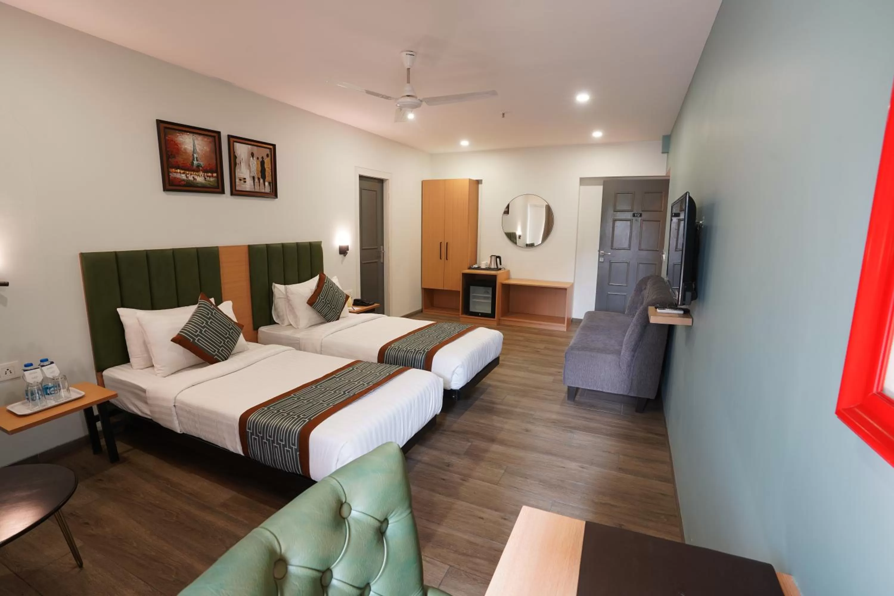 Bedroom, Bed in Apex Beacon Hotel, Mumbai