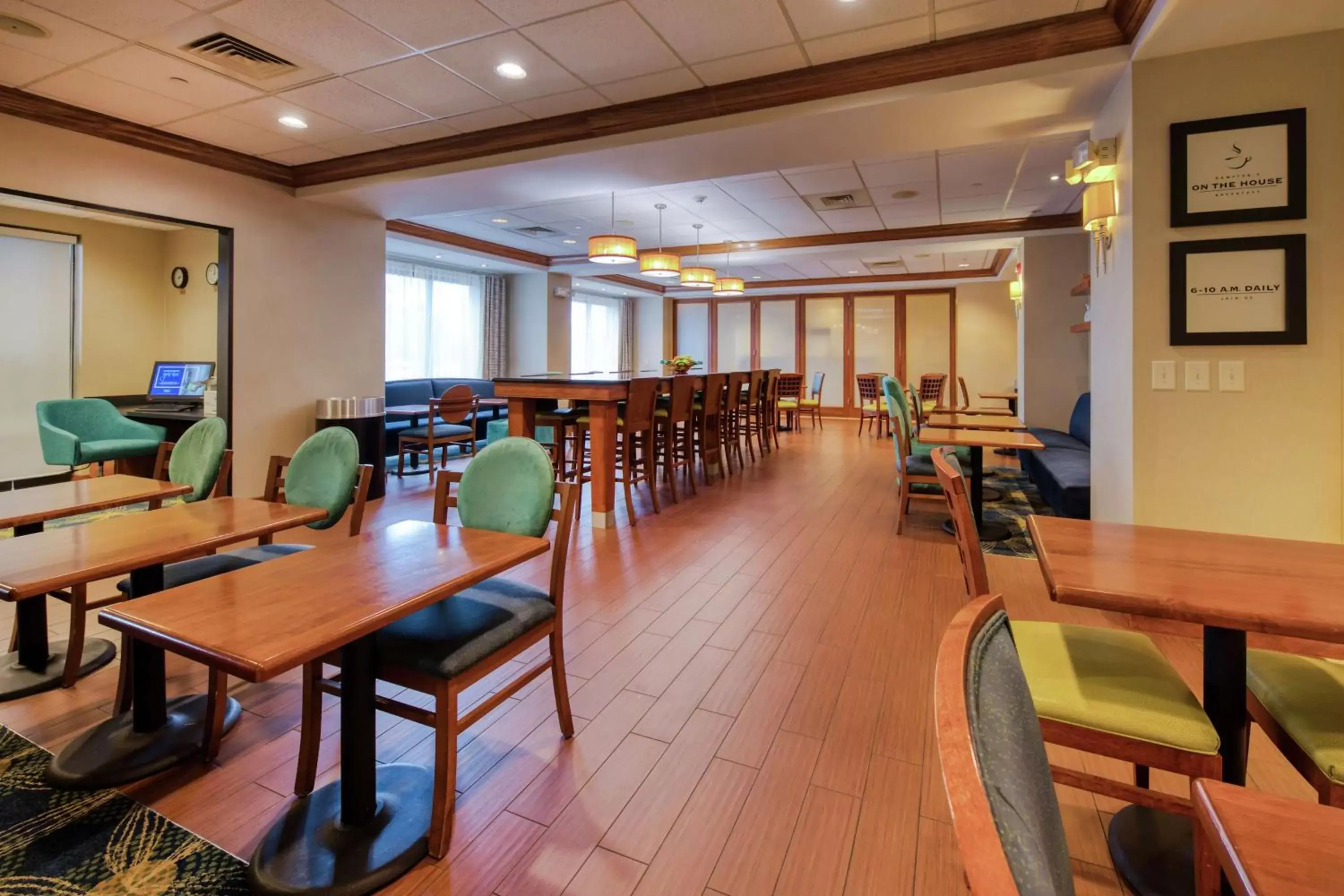 Lobby or reception, Restaurant/Places to Eat in Hampton Inn Wilmington University Area