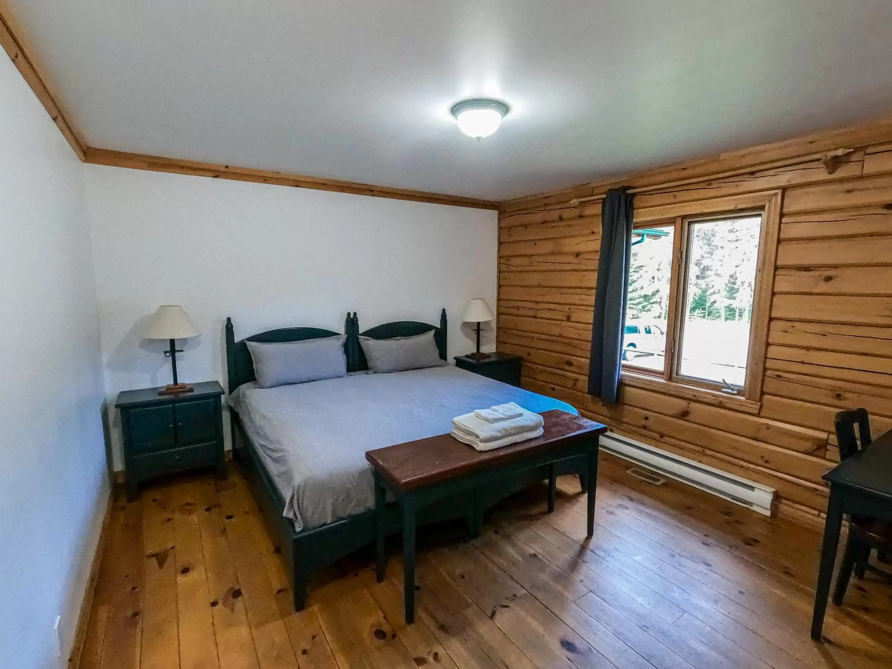 Bed in Camp Taureau - Altaï Canada