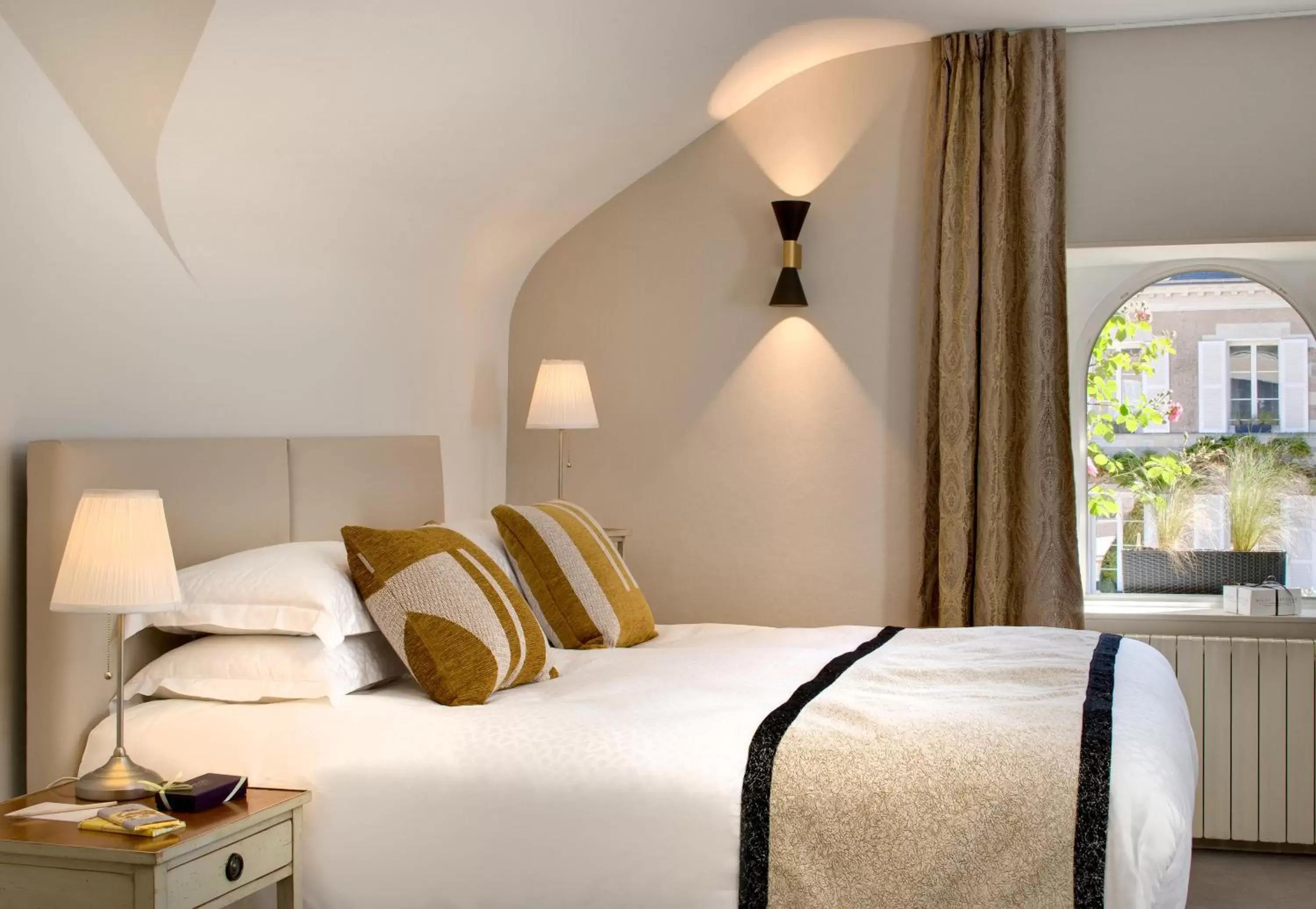 Photo of the whole room, Bed in Le Manoir Les Minimes