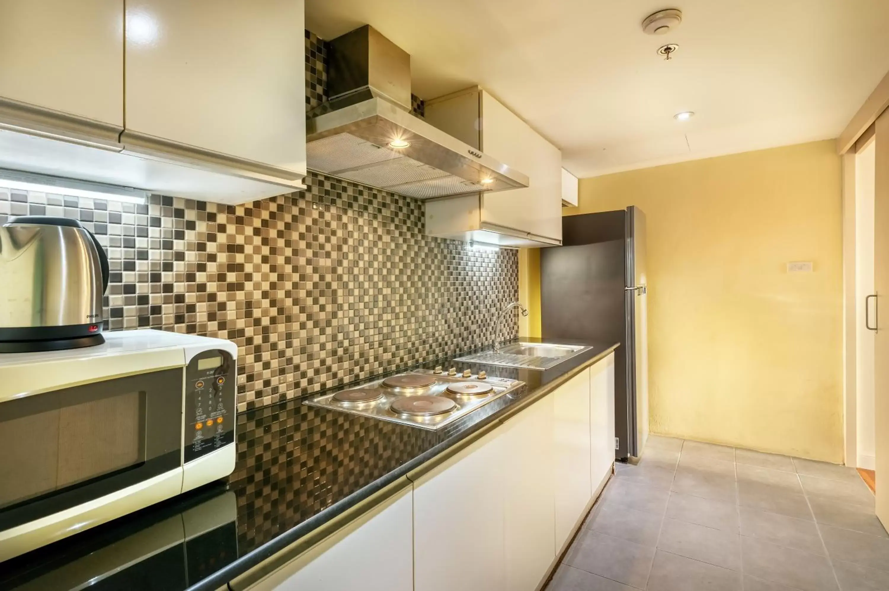 kitchen, Kitchen/Kitchenette in Bandara Suites Silom, Bangkok - SHA Extra Plus