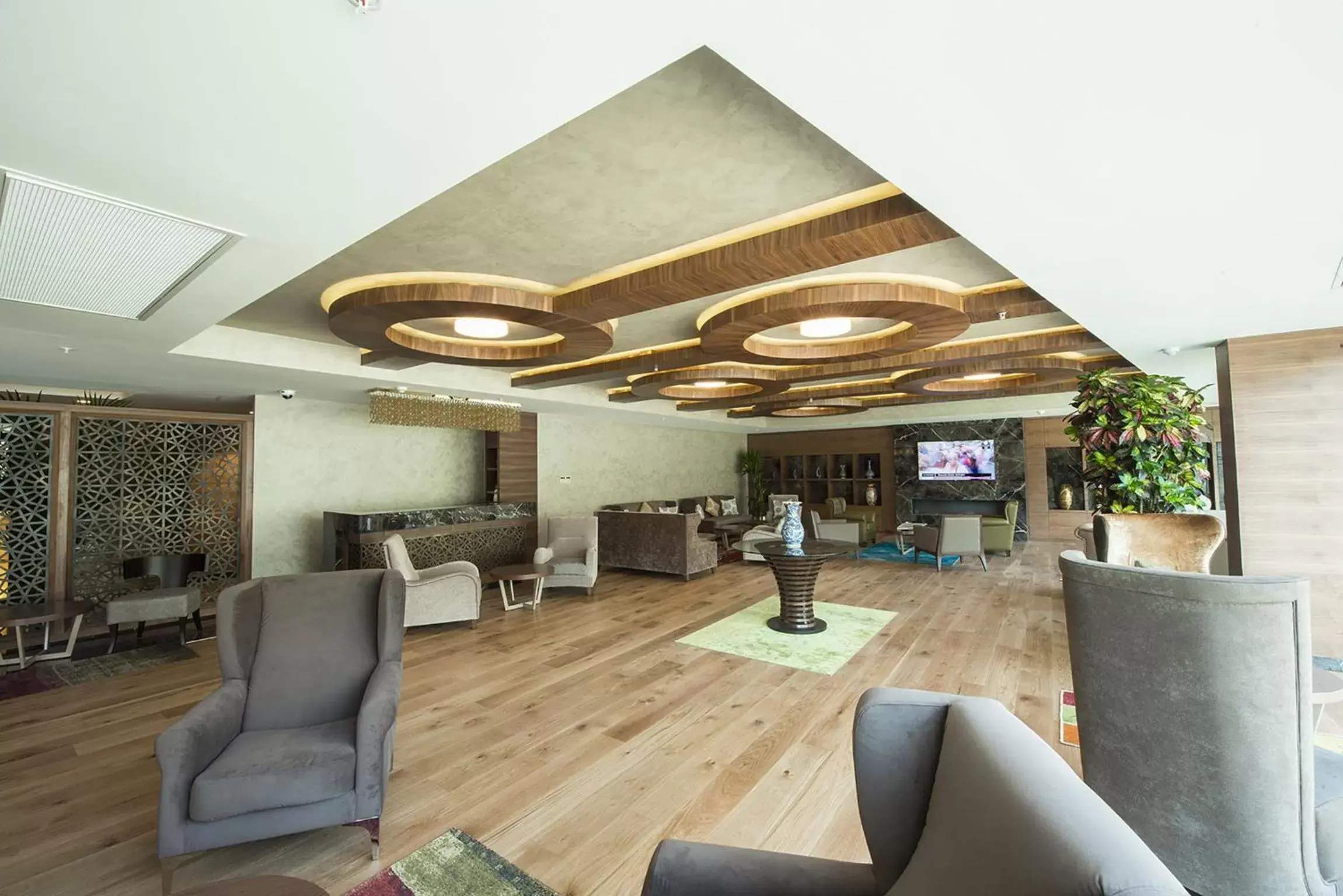 Lobby or reception, Lobby/Reception in Ramada by Wyndham Gemli̇k