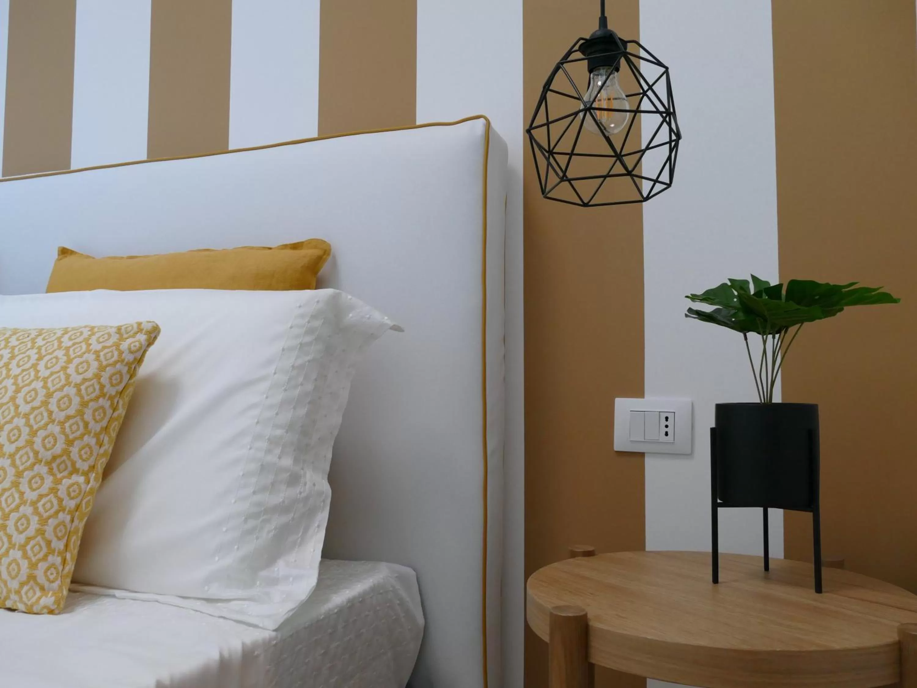 Decorative detail, Bed in L'Ancora B&B