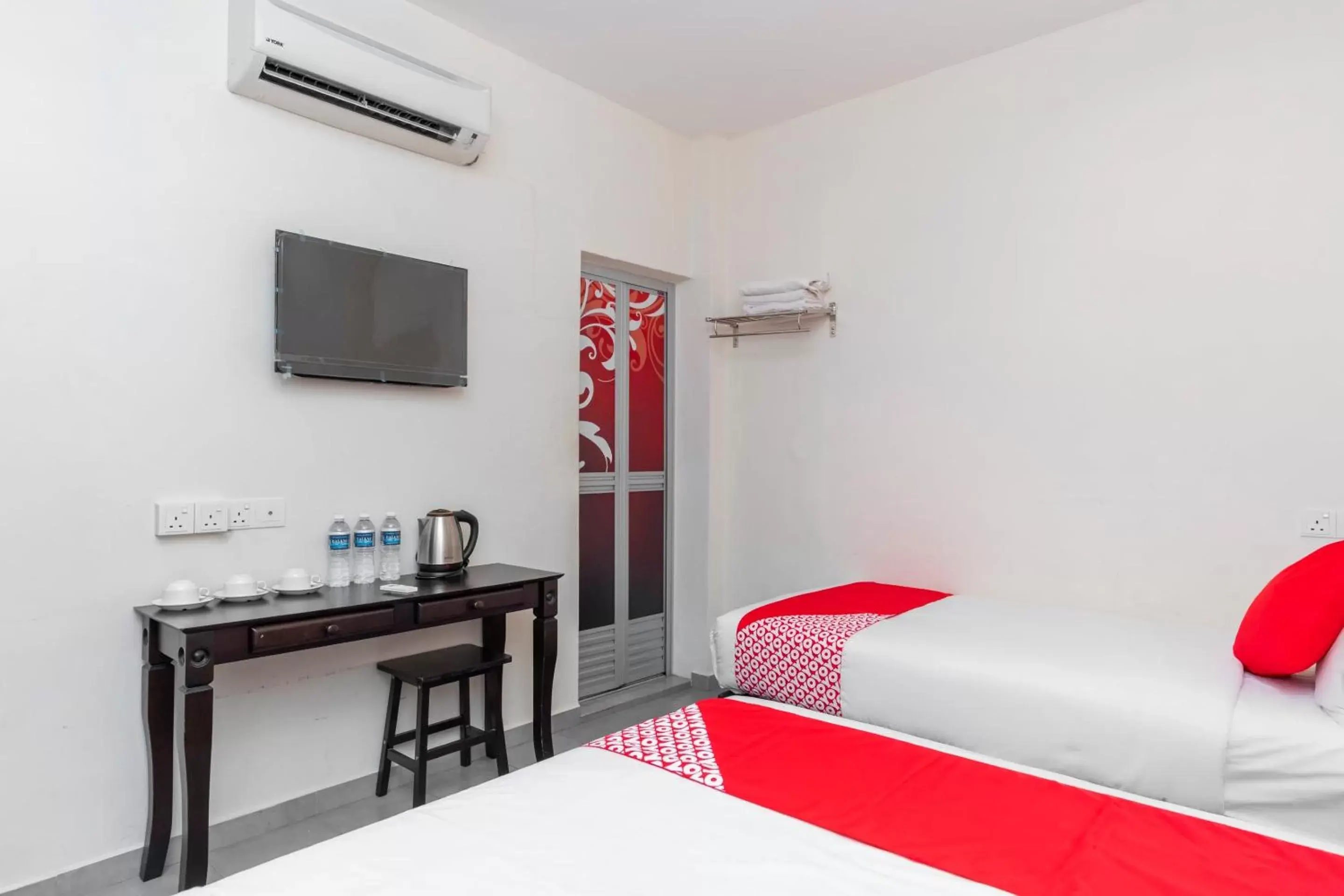 Bedroom, Bed in OYO 756 Muar City Hotel