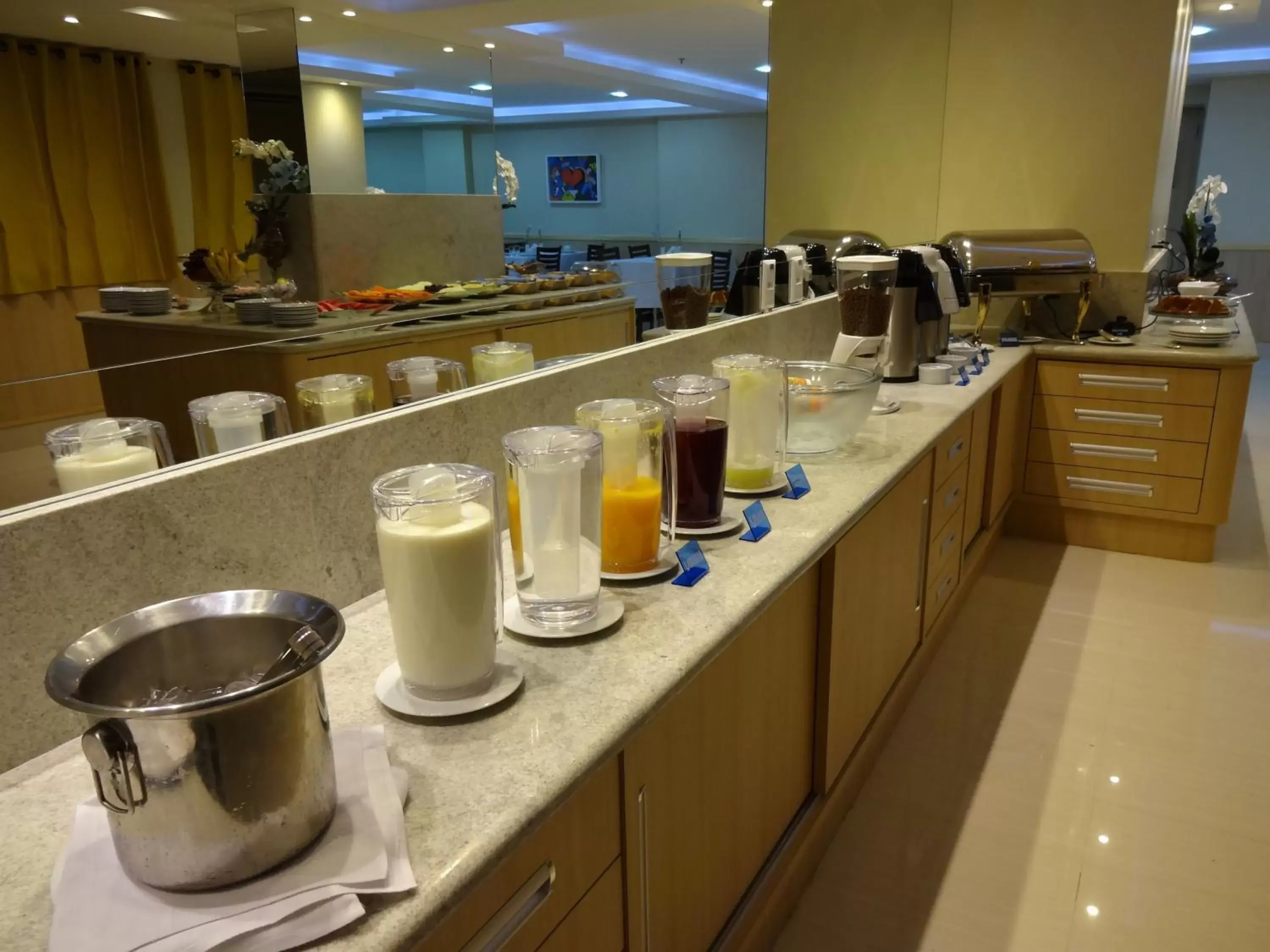 Restaurant/places to eat in Elegance Praia Hotel Restaurant/places to eat in Elegance Praia Hotel