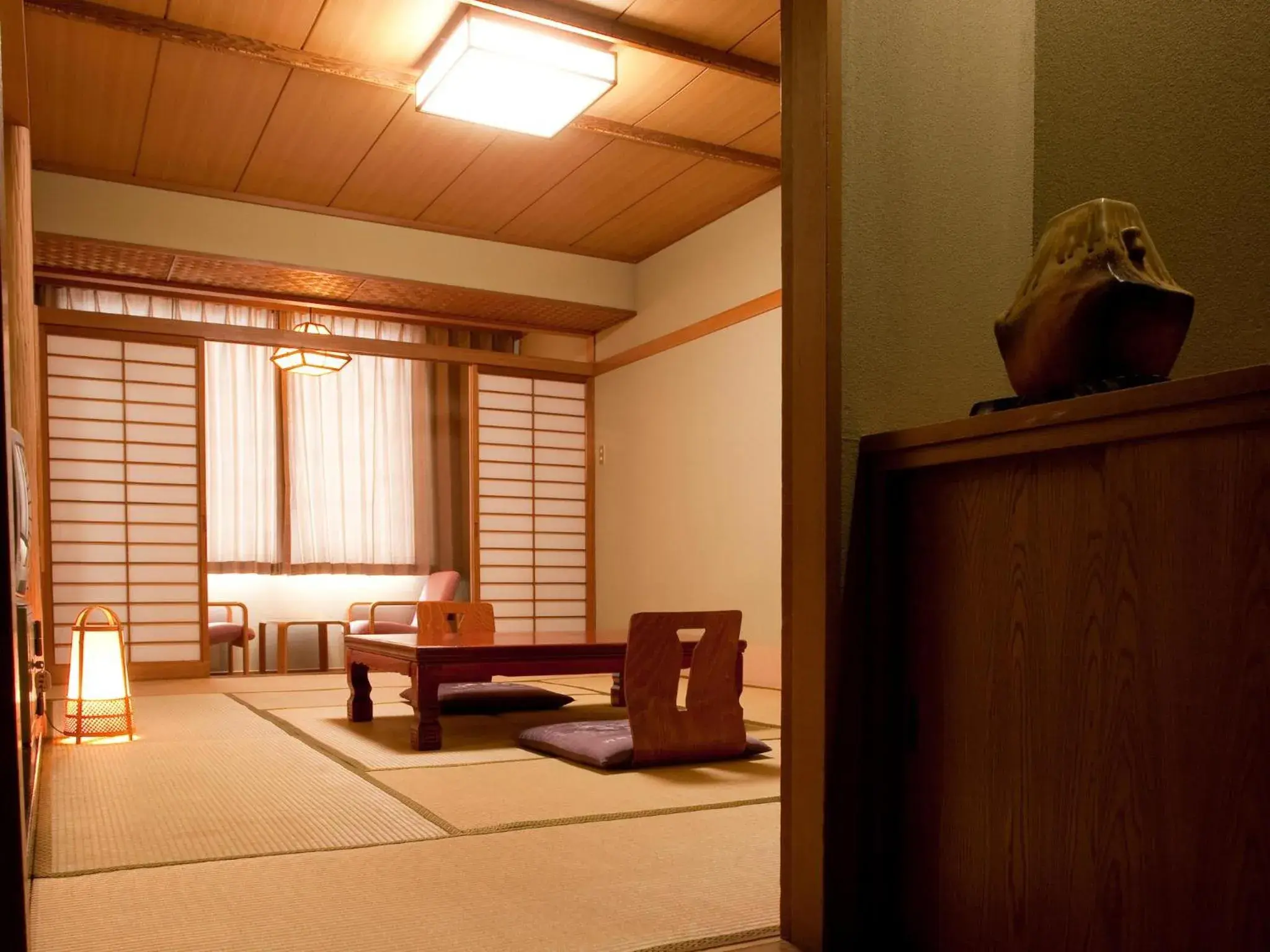 Photo of the whole room, Seating Area in Toya Kohantei Hotel