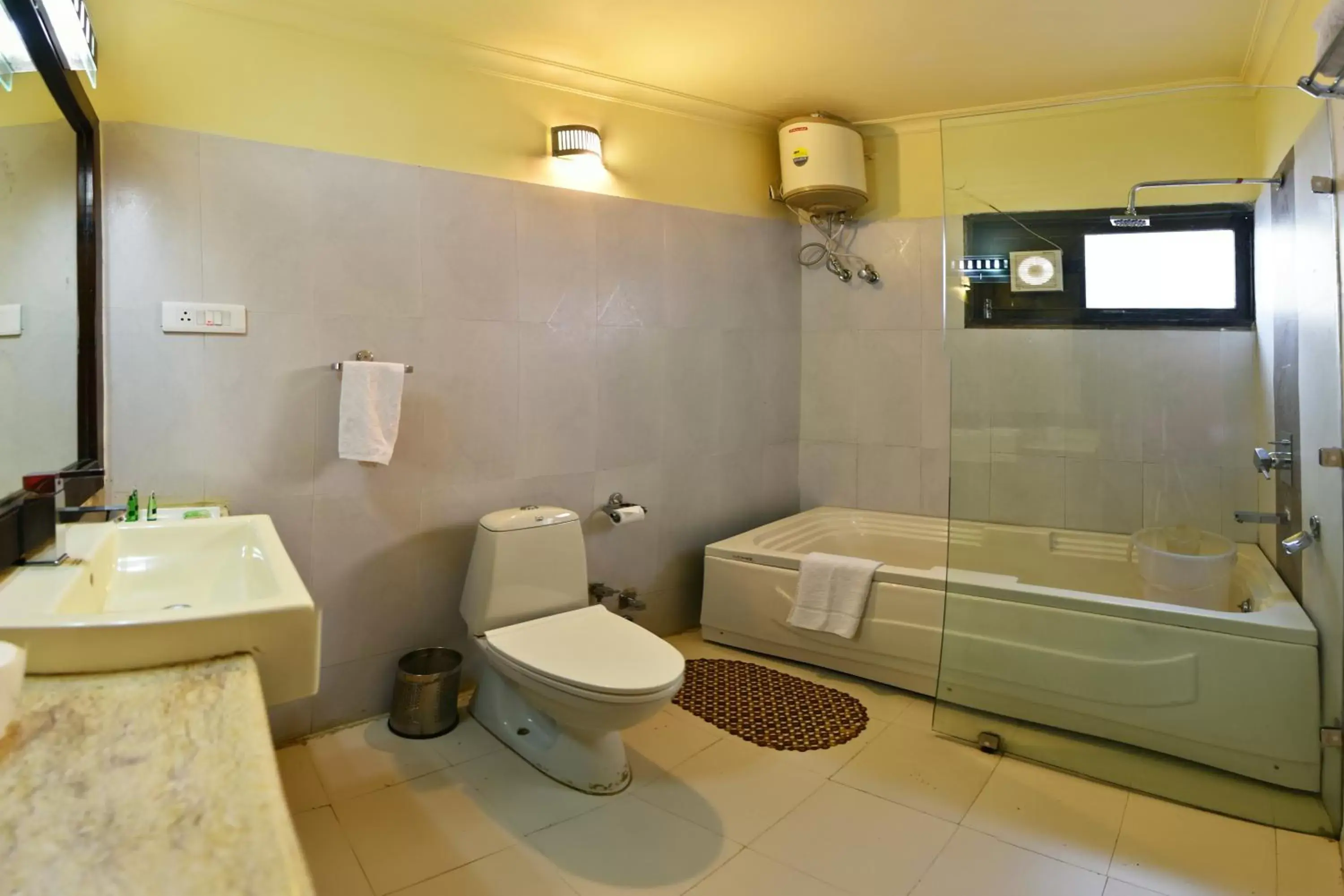 Bathroom in Indraprastha Resort, Dalhousie