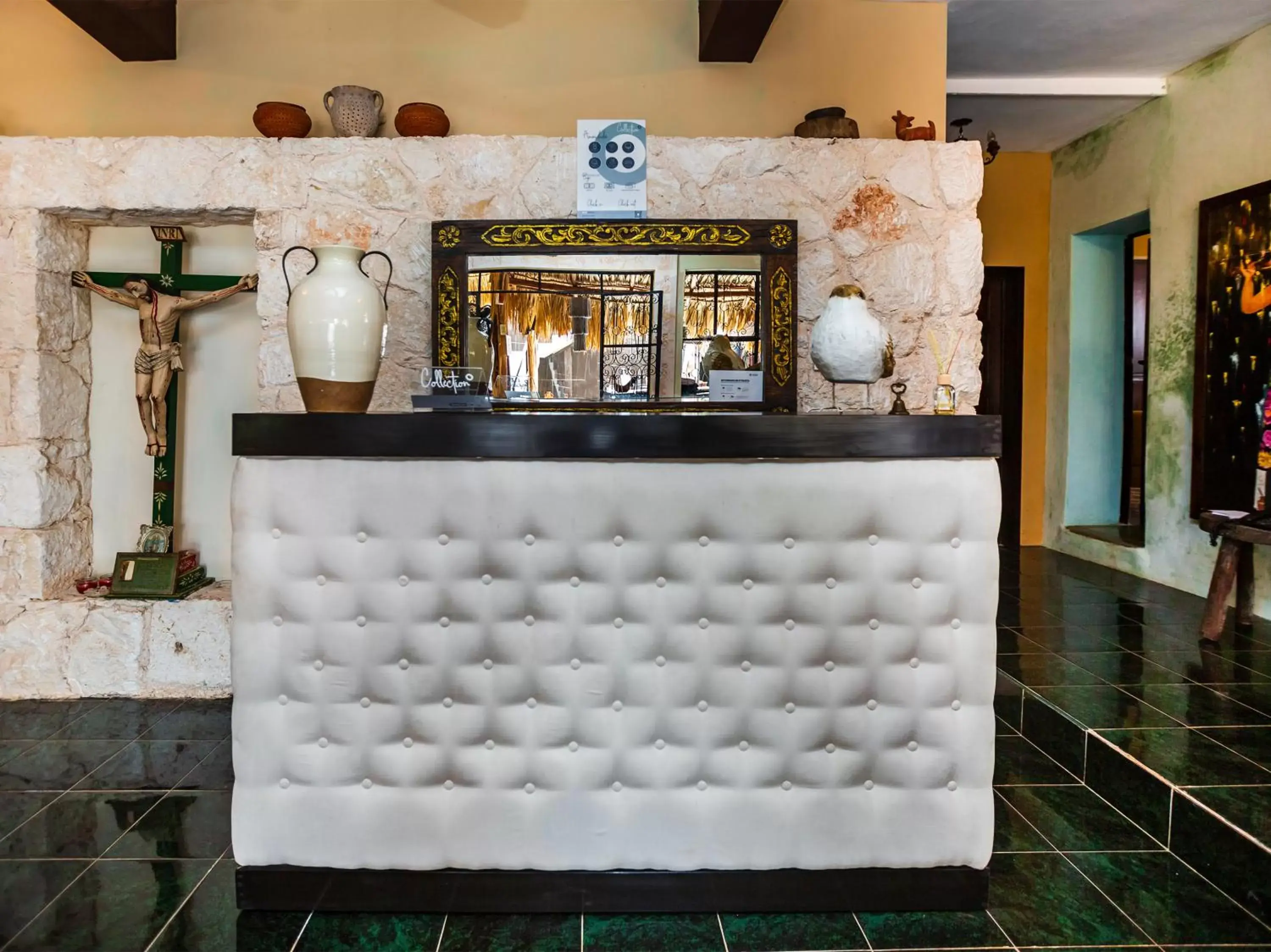 Lobby or reception in Casa Aluxes Hotel