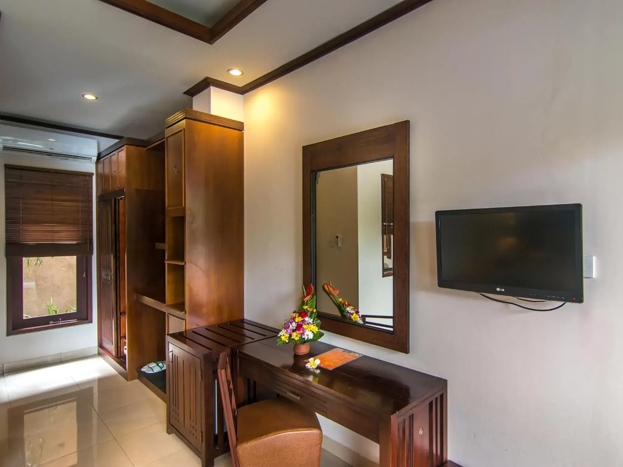 TV and multimedia, TV/Entertainment Center in De Munut Balinese Resort