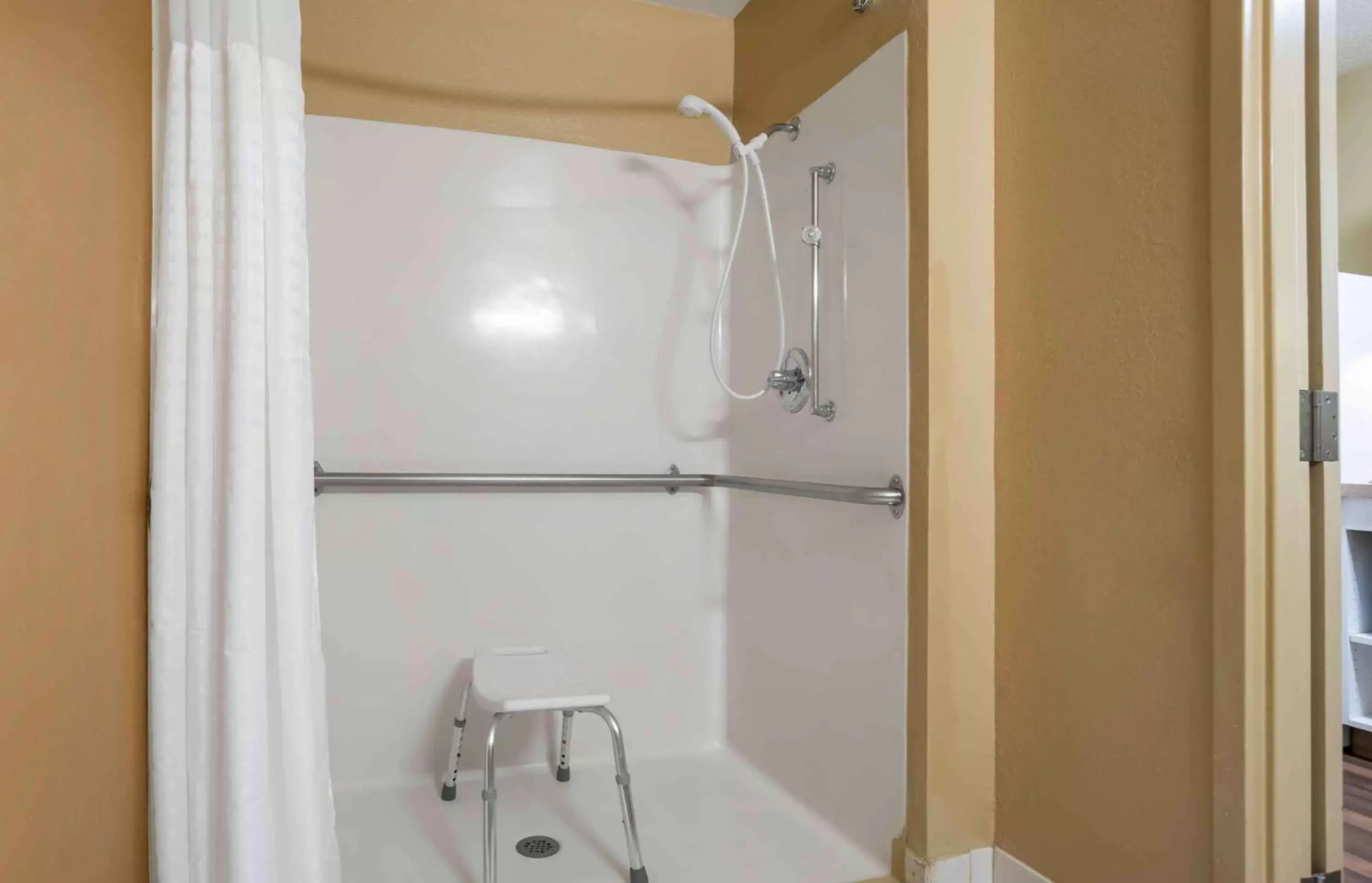 Bathroom in Extended Stay America Suites - Mobile - Spring Hill