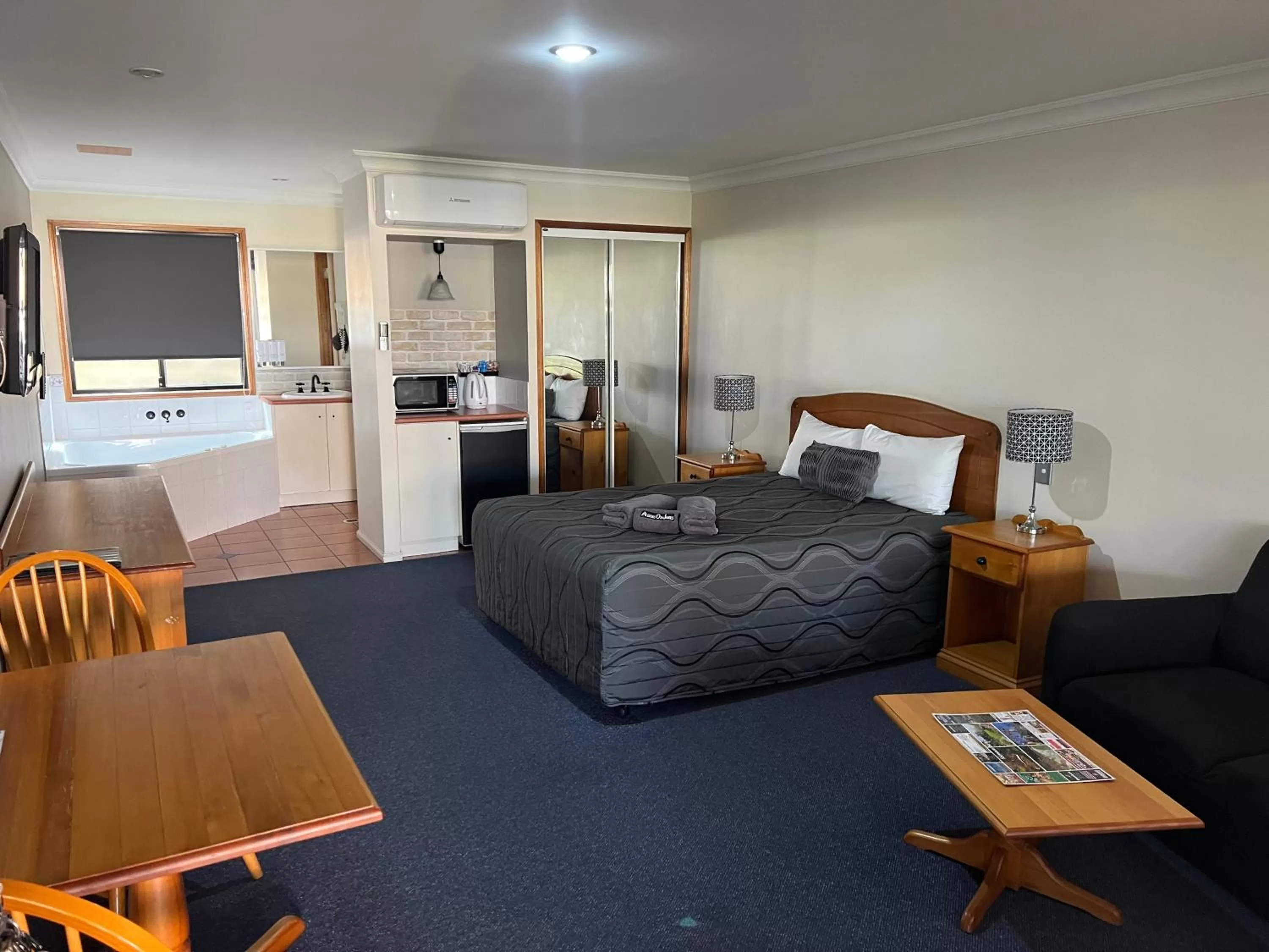 Asters On James Motor Inn