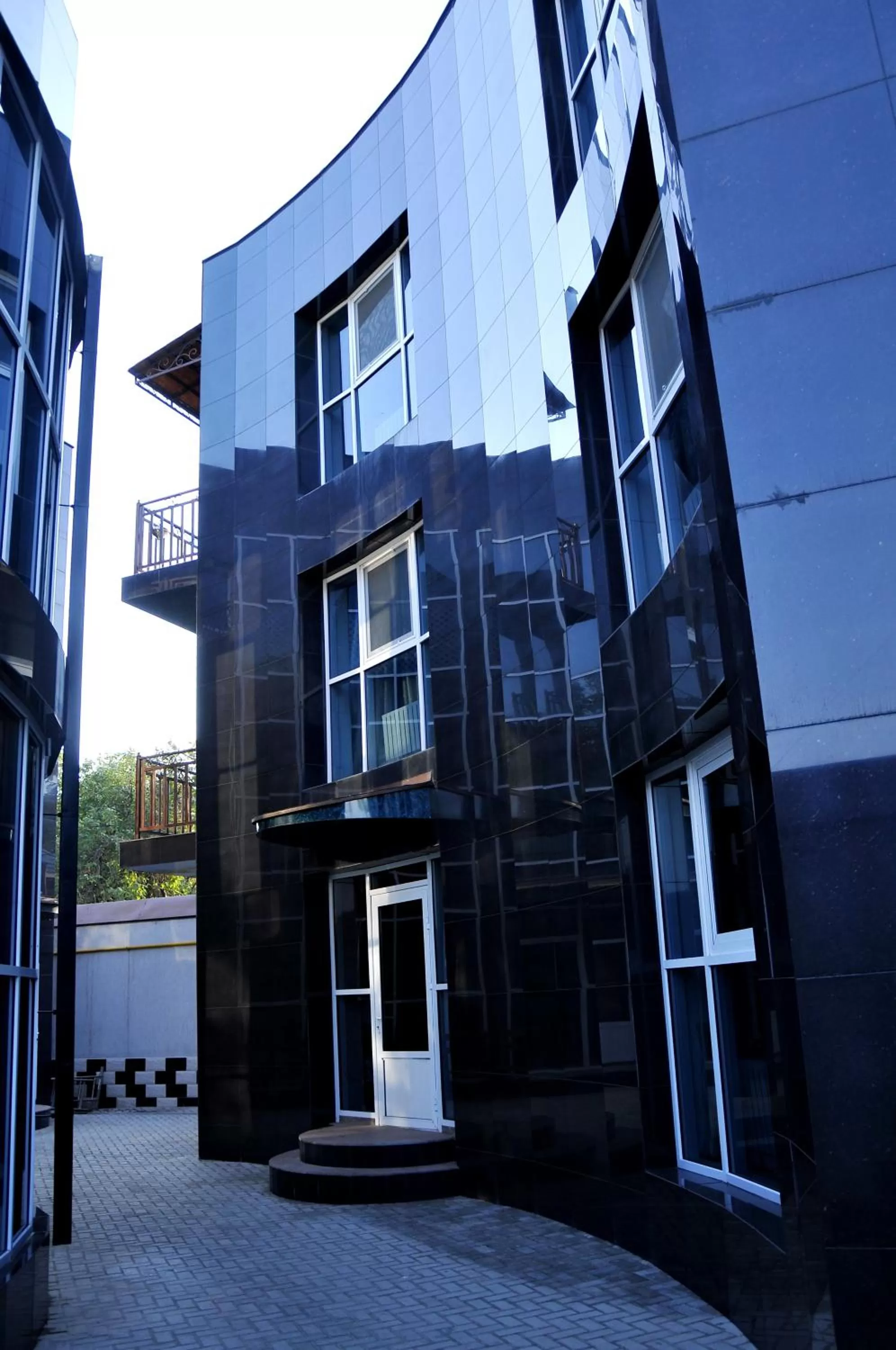 Facade/entrance in Totem Hotel