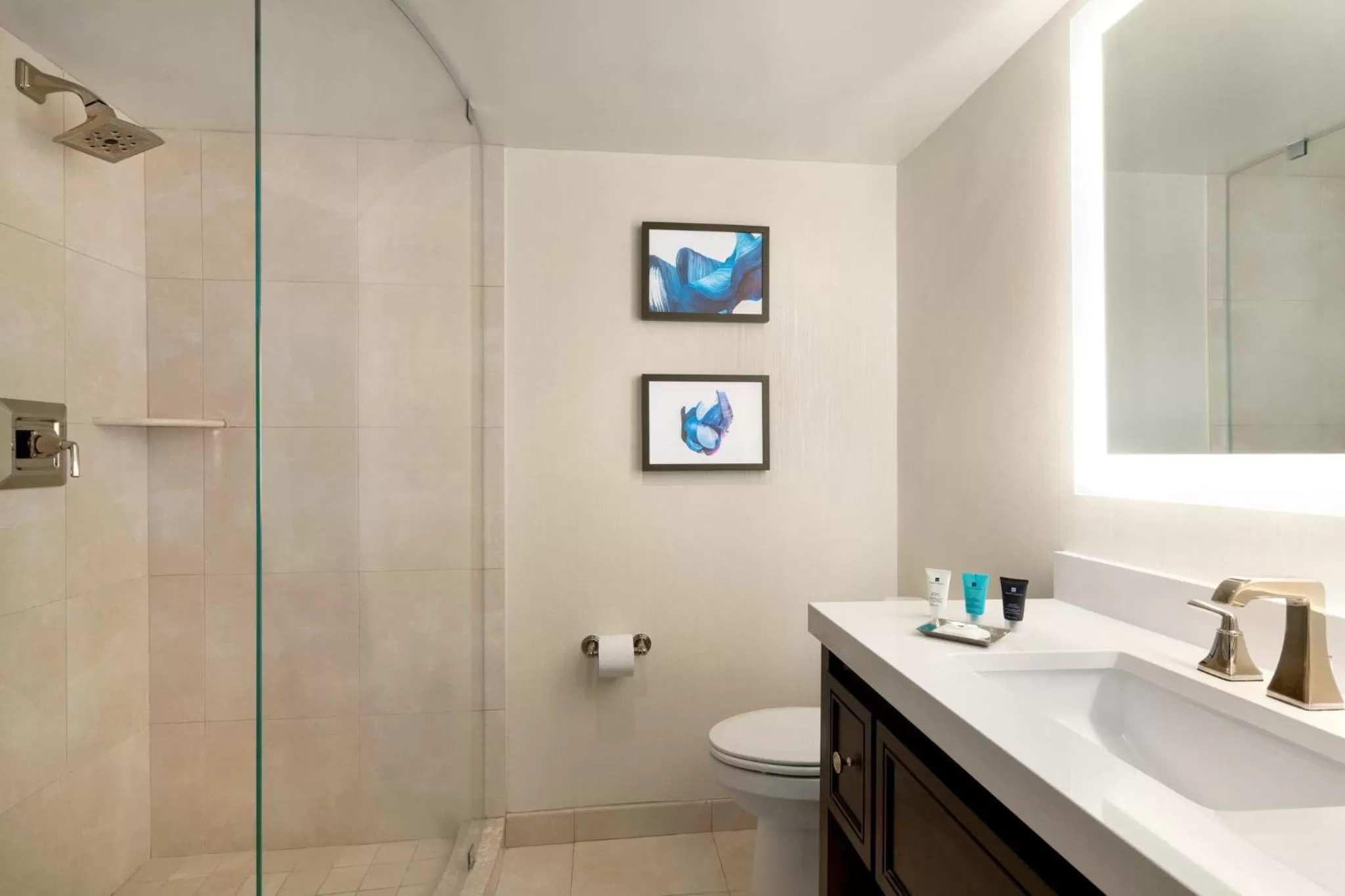 Photo of the whole room in Crowne Plaza Hotel Philadelphia - King of Prussia by IHG